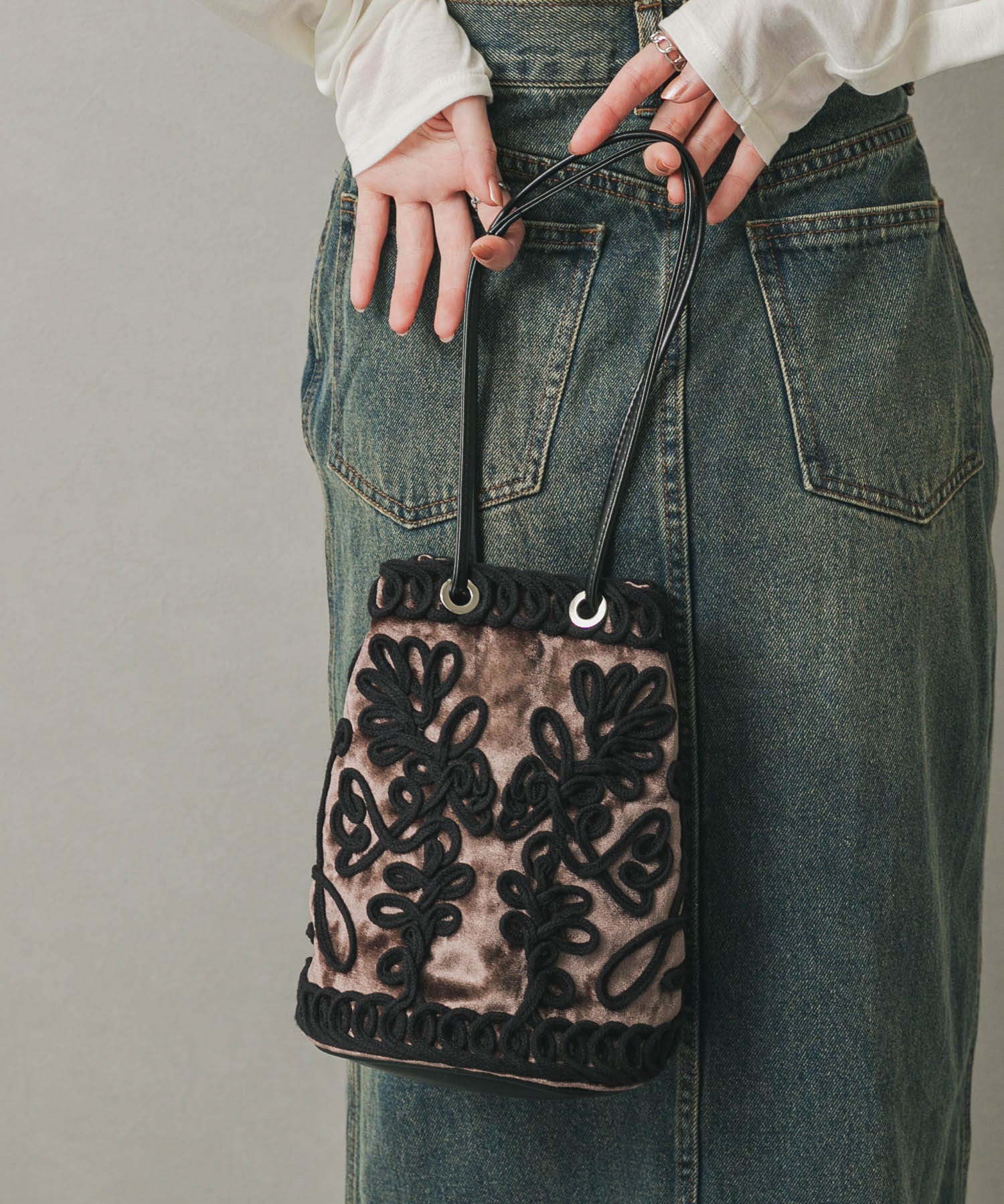 コードシシュウベロアバッグ