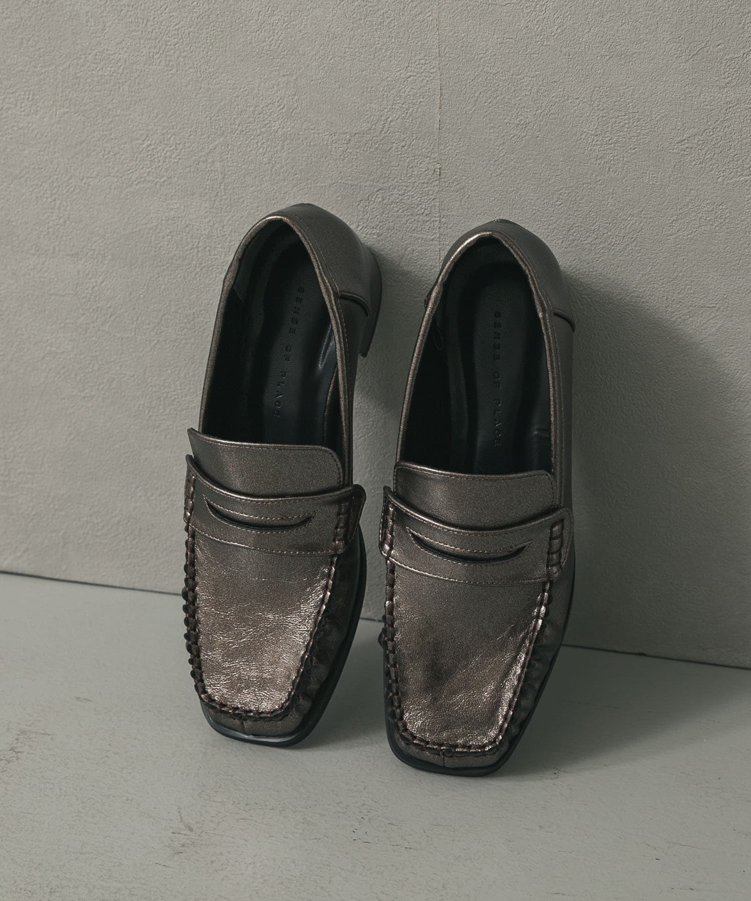 メタリックギャザーローファー