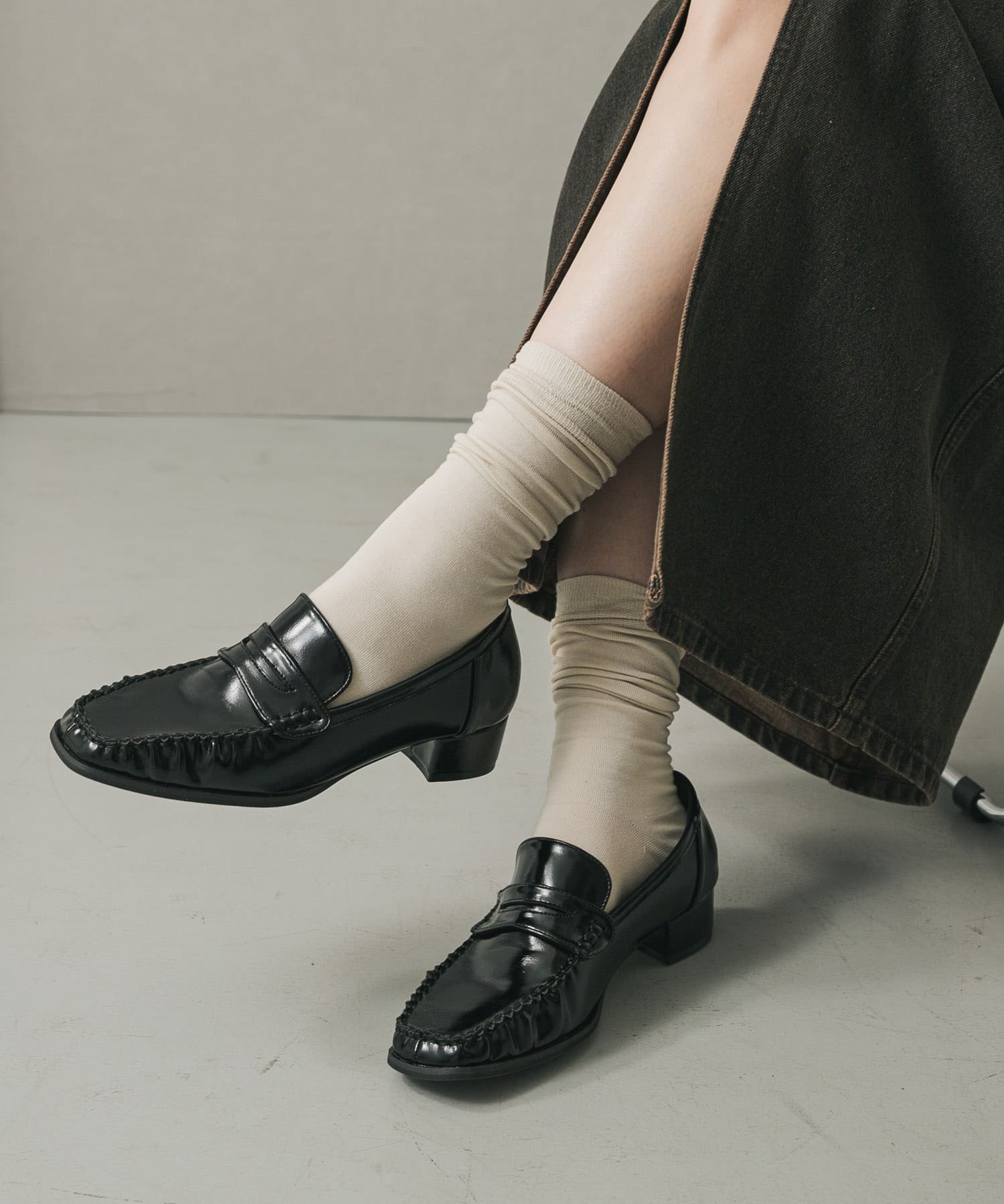 メタリックギャザーローファー