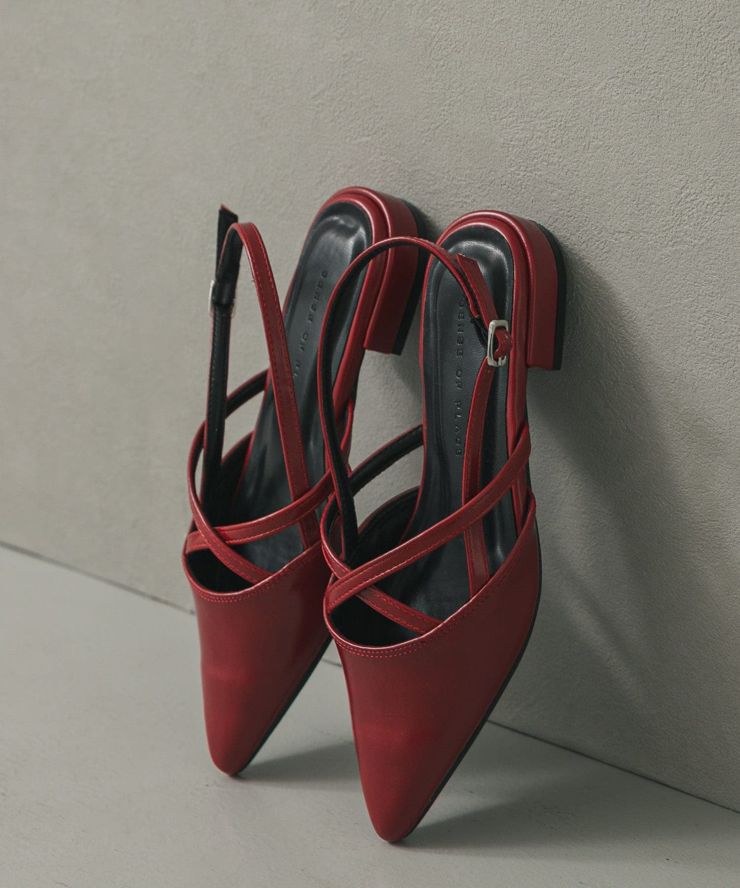 ポインテッドクロスベルトミュール RED S