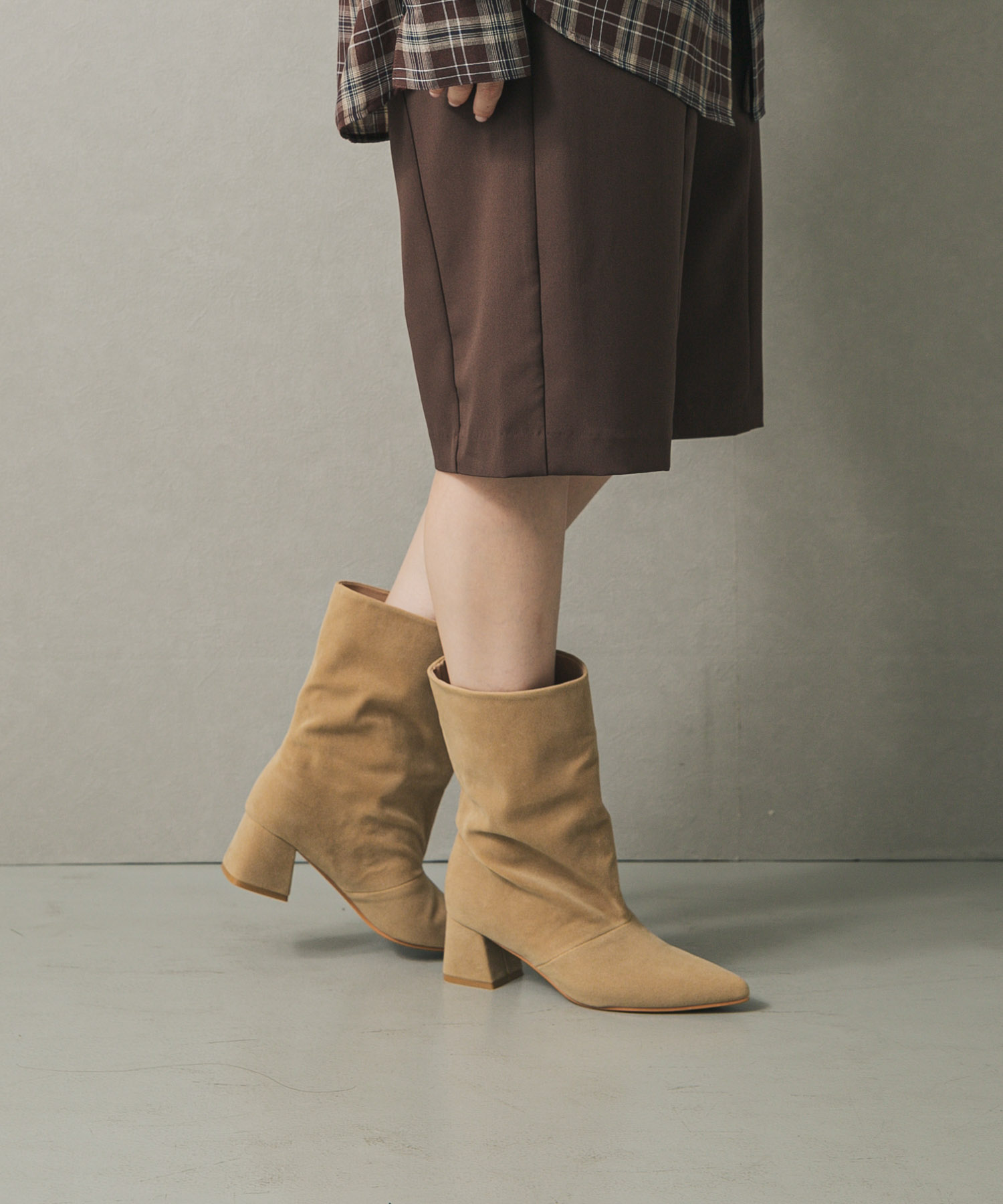 ワイドシャフトミドルブーツ BEIGE S