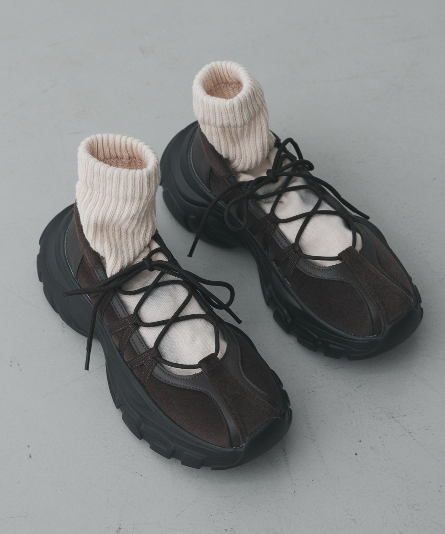 レースアップバレエスニーカー