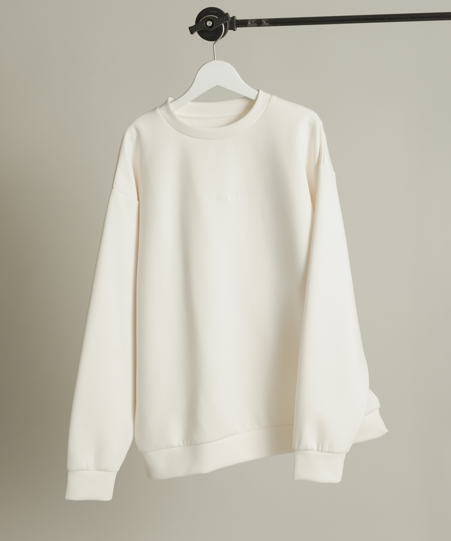 ダンボールポンチクルーネックスウェット