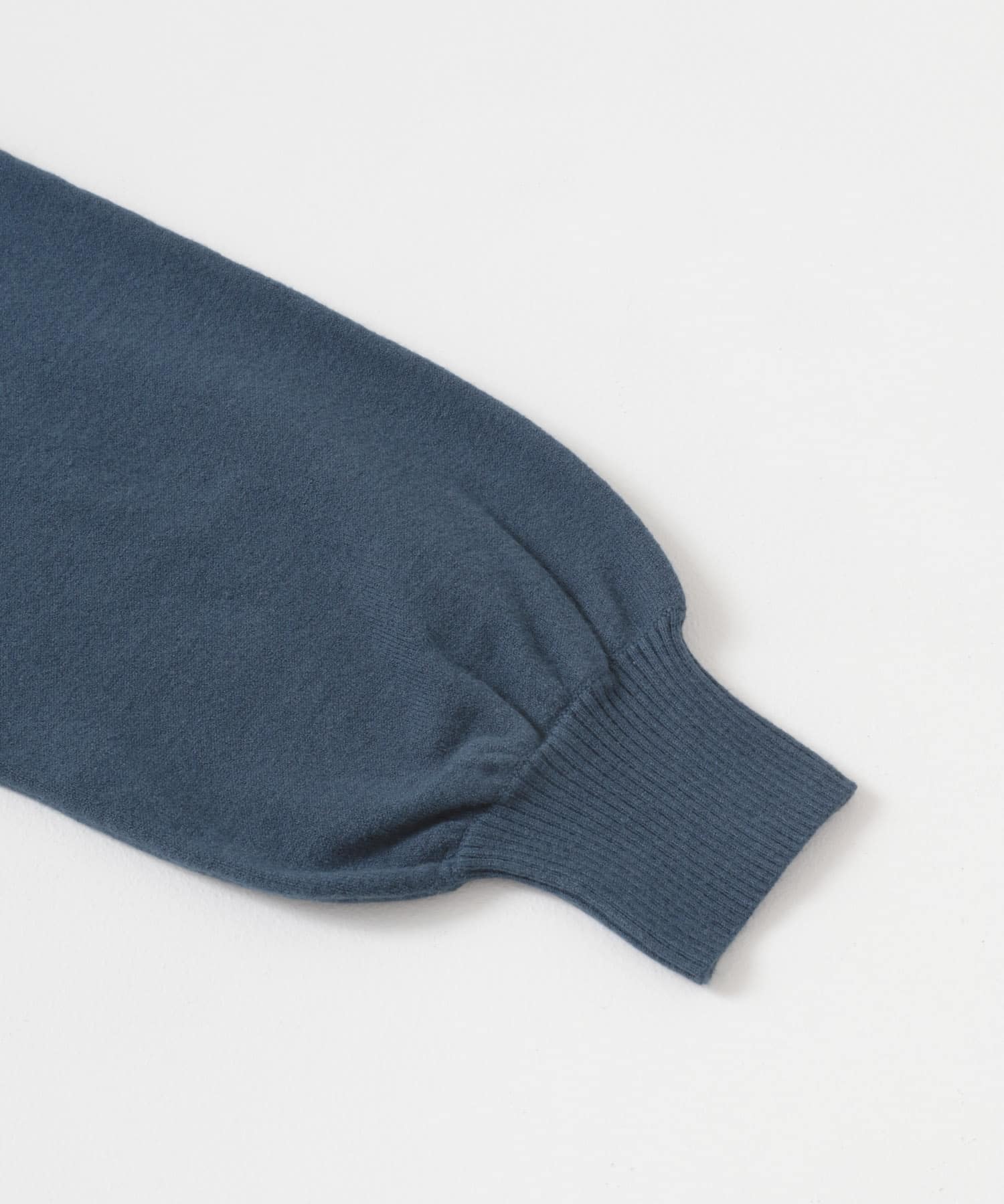 『一部WEB限定カラー』ストレッチショルダータックセーター BLUE One