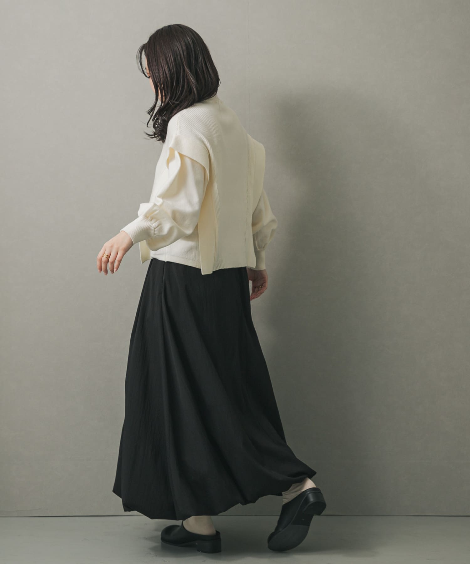 OFF WHITE