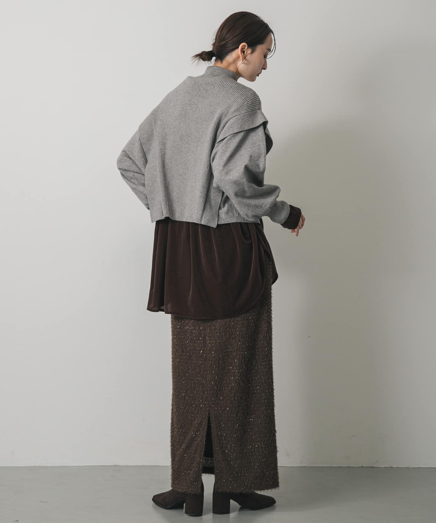 GRAY