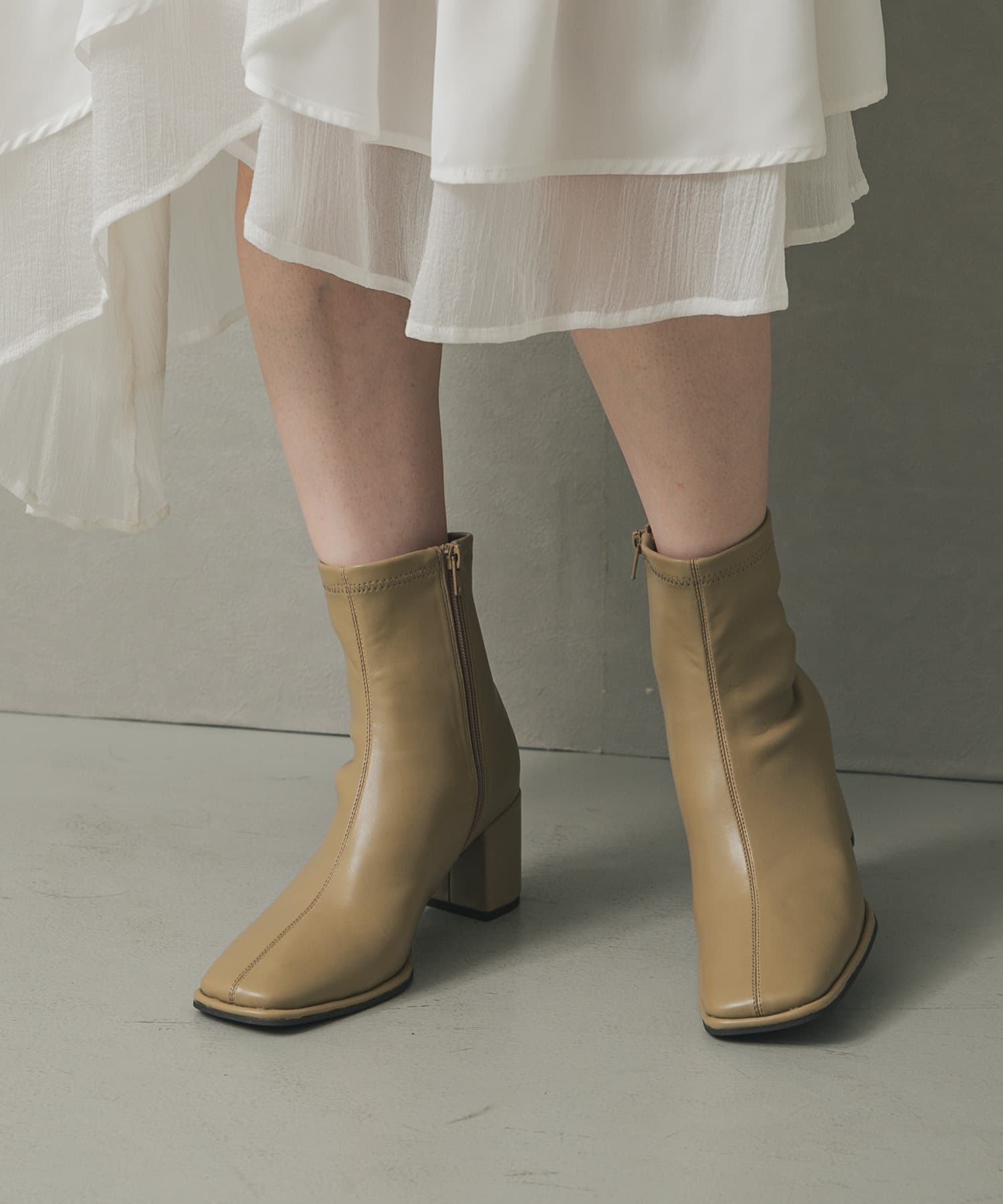 スクエアトウセンターシームストレッチブーツ BEIGE S