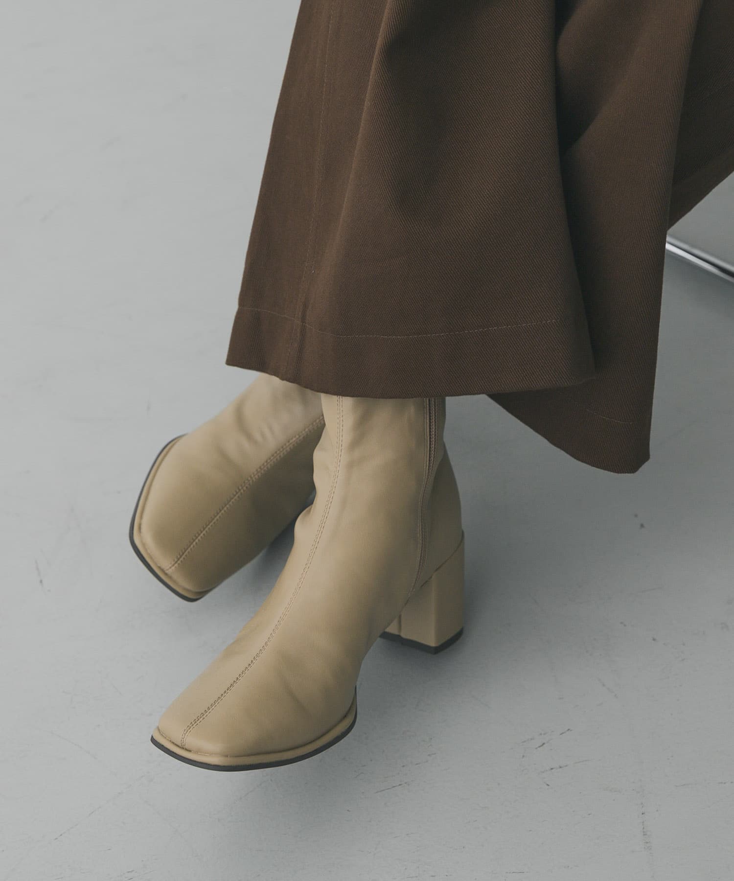 スクエアトウセンターシームストレッチブーツ