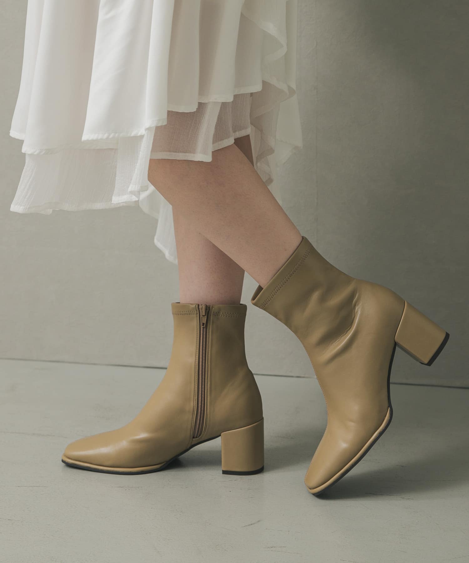 スクエアトウセンターシームストレッチブーツ BEIGE S