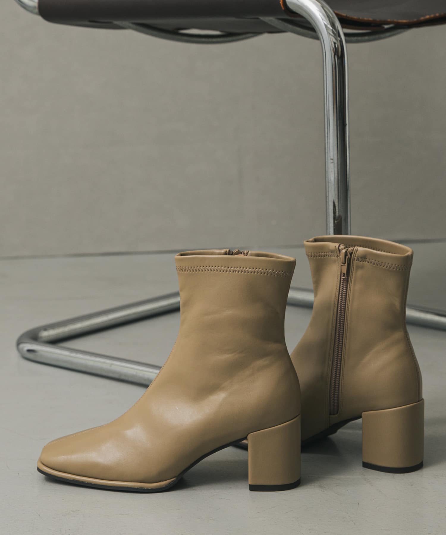 スクエアトウセンターシームストレッチブーツ BEIGE S