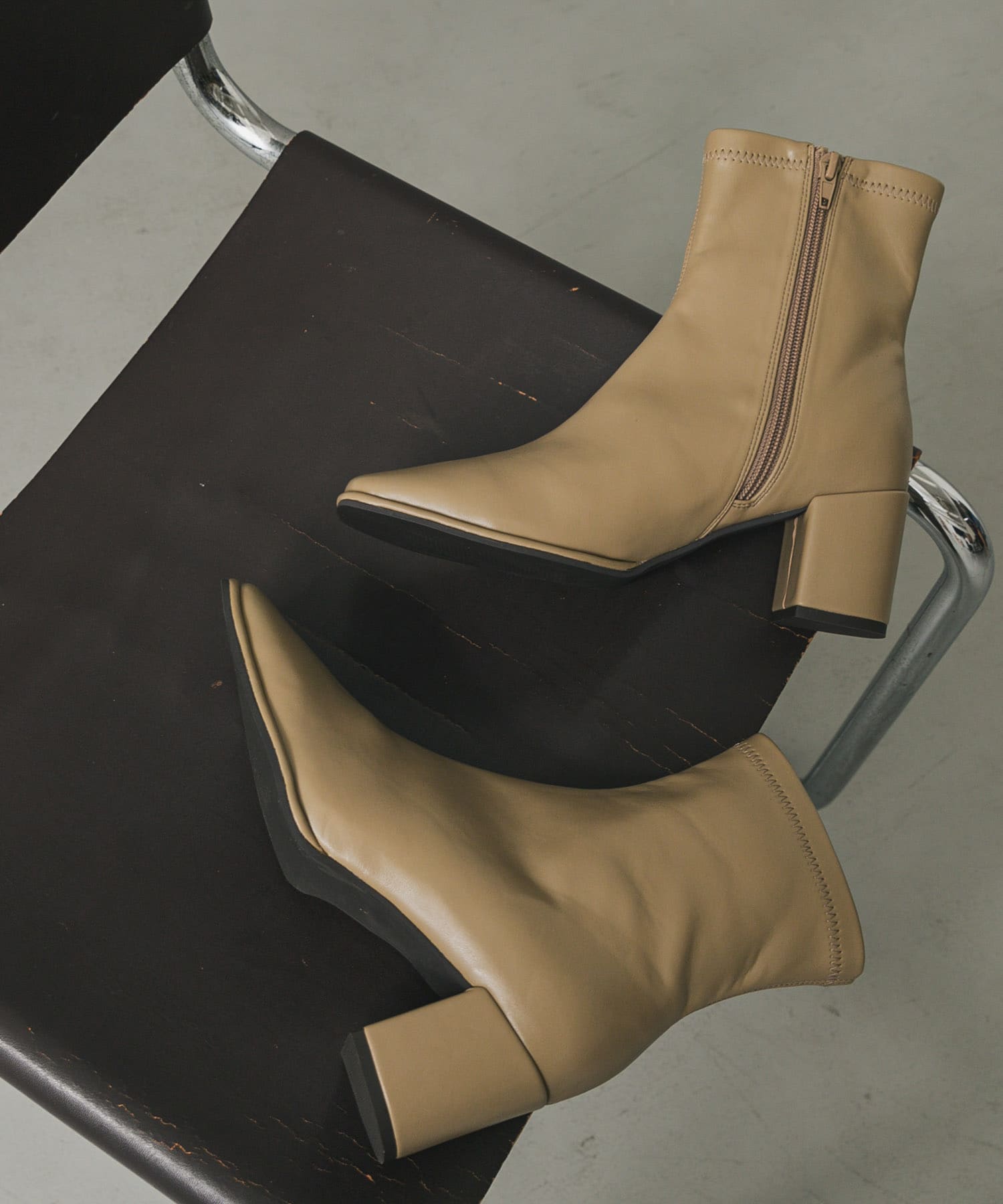 スクエアトウセンターシームストレッチブーツ BEIGE S