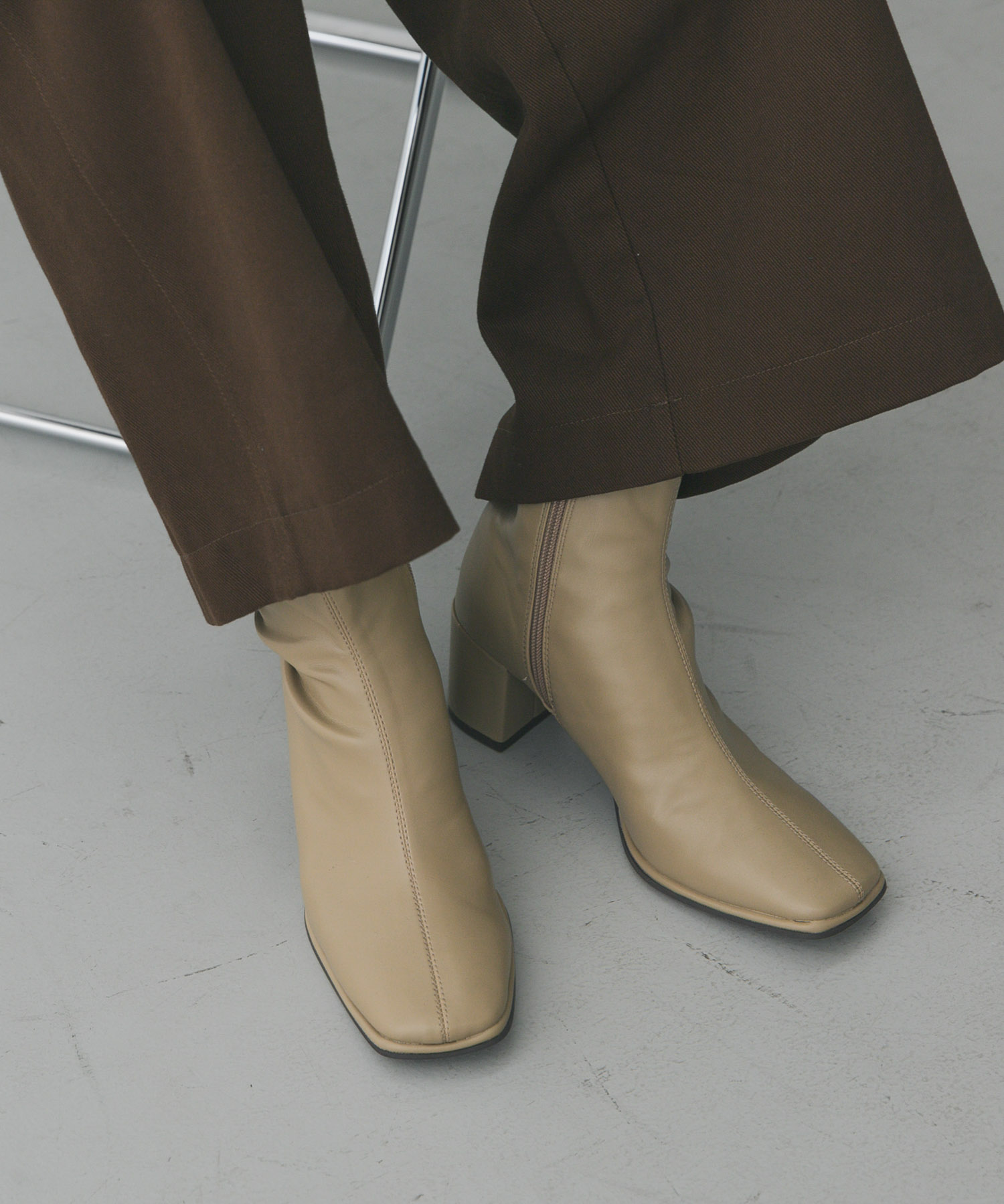 スクエアトウセンターシームストレッチブーツ BEIGE S