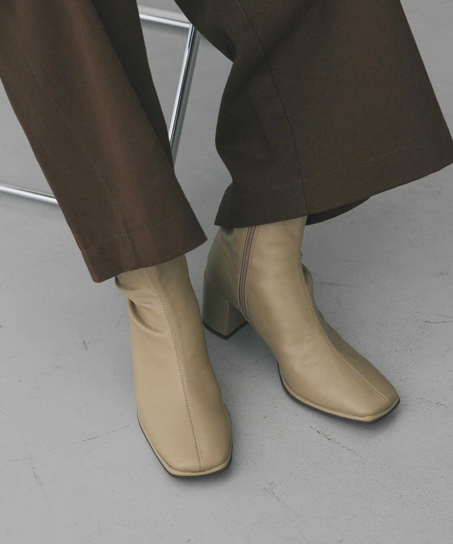 スクエアトウセンターシームストレッチブーツ BEIGE S
