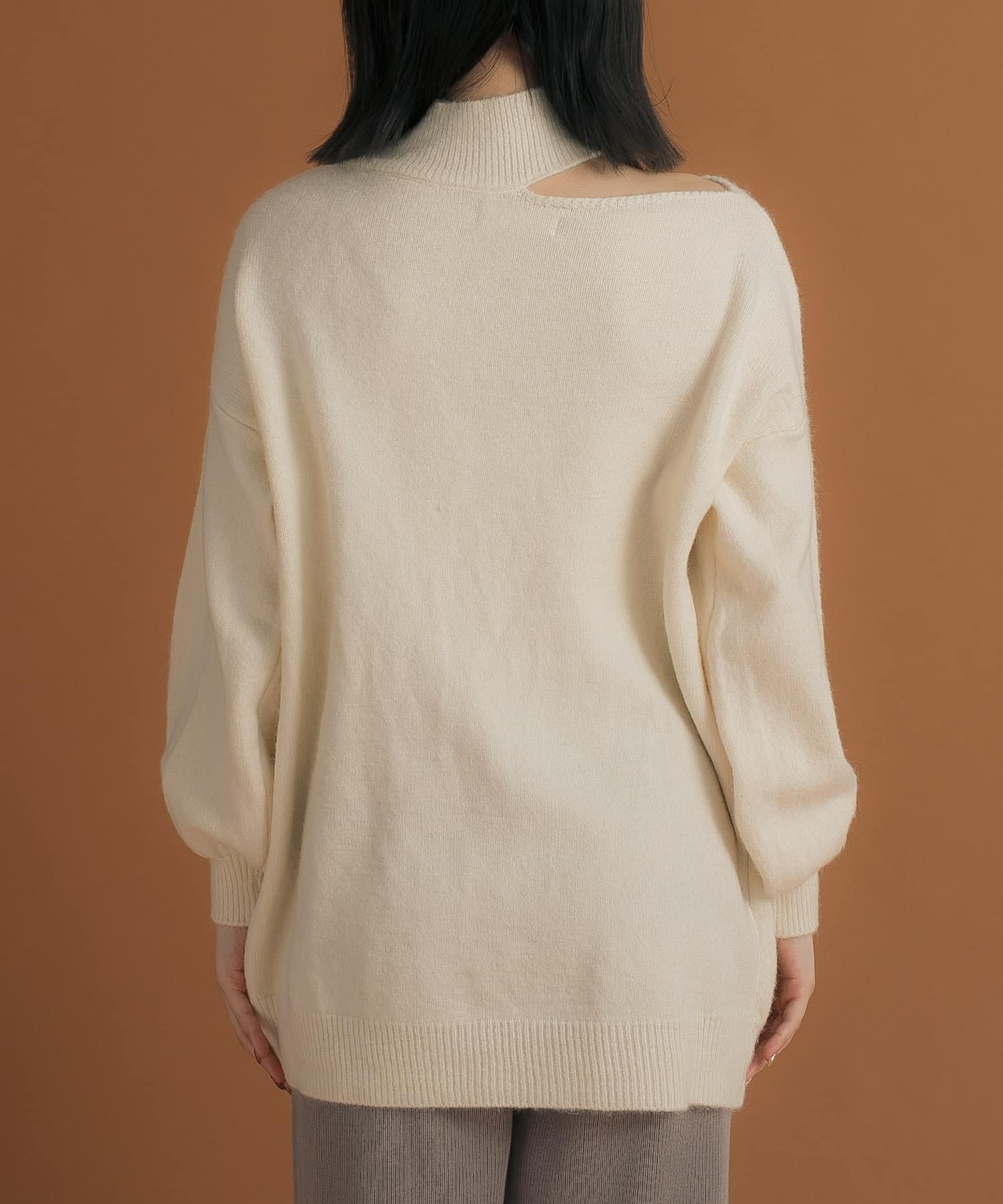 OFF WHITE