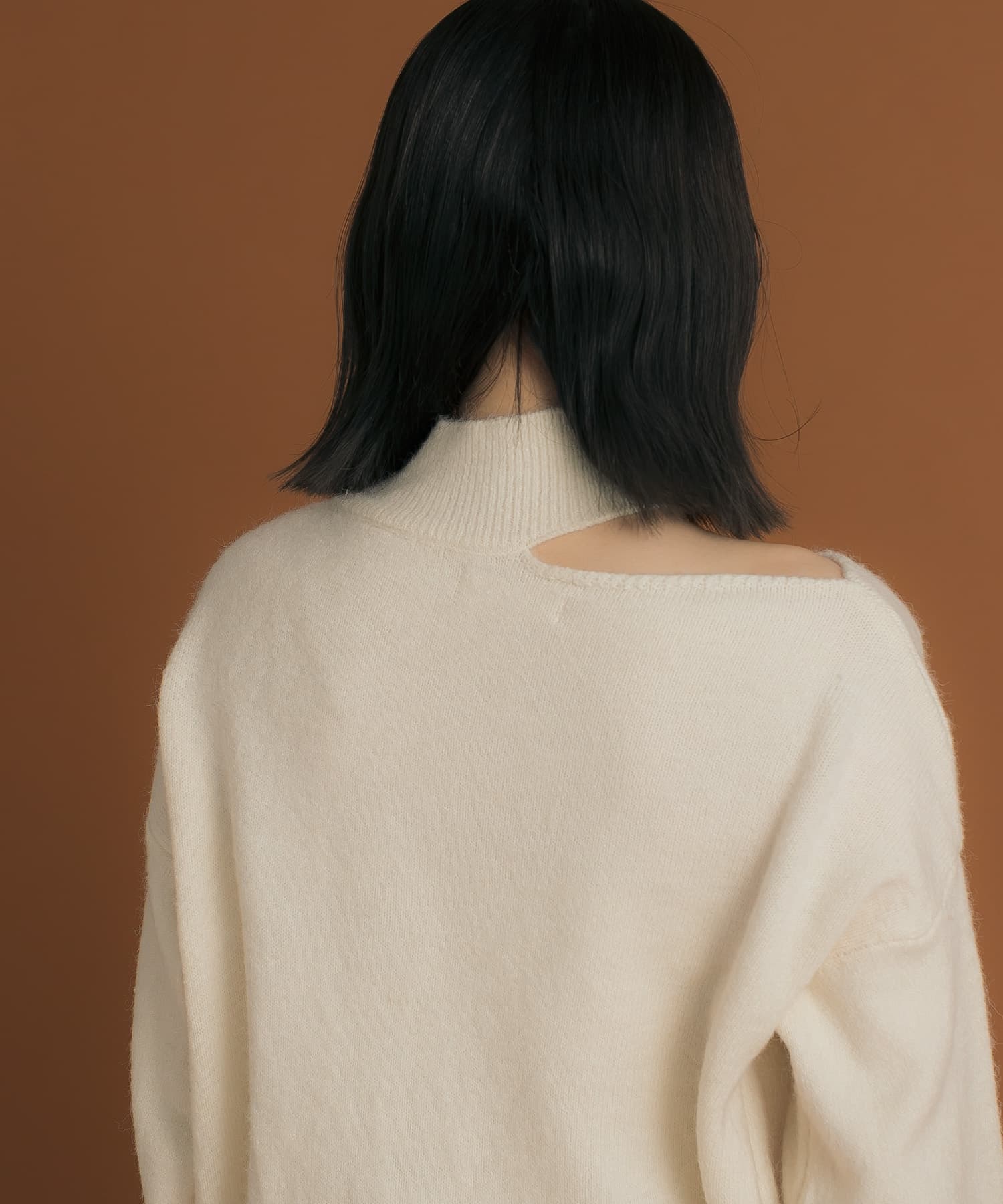 OFF WHITE