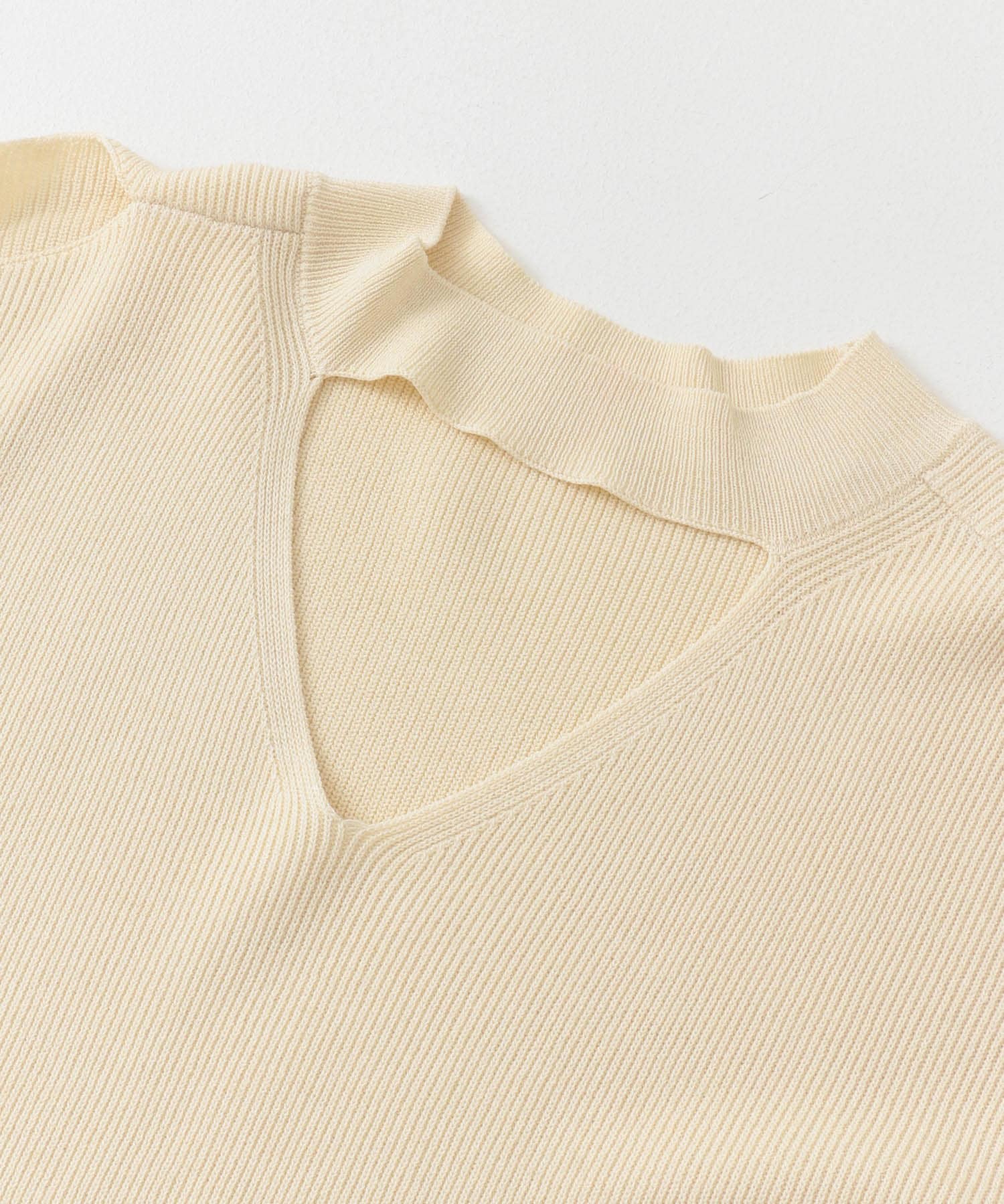 カットアウトハイネックセーター(5分袖) IVORY one