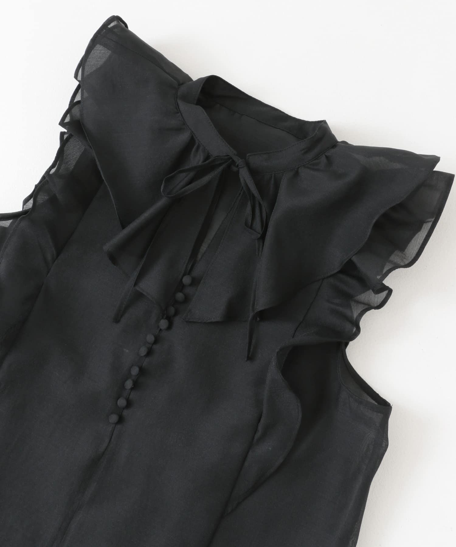 シアーラッフルブラウス BLACK one
