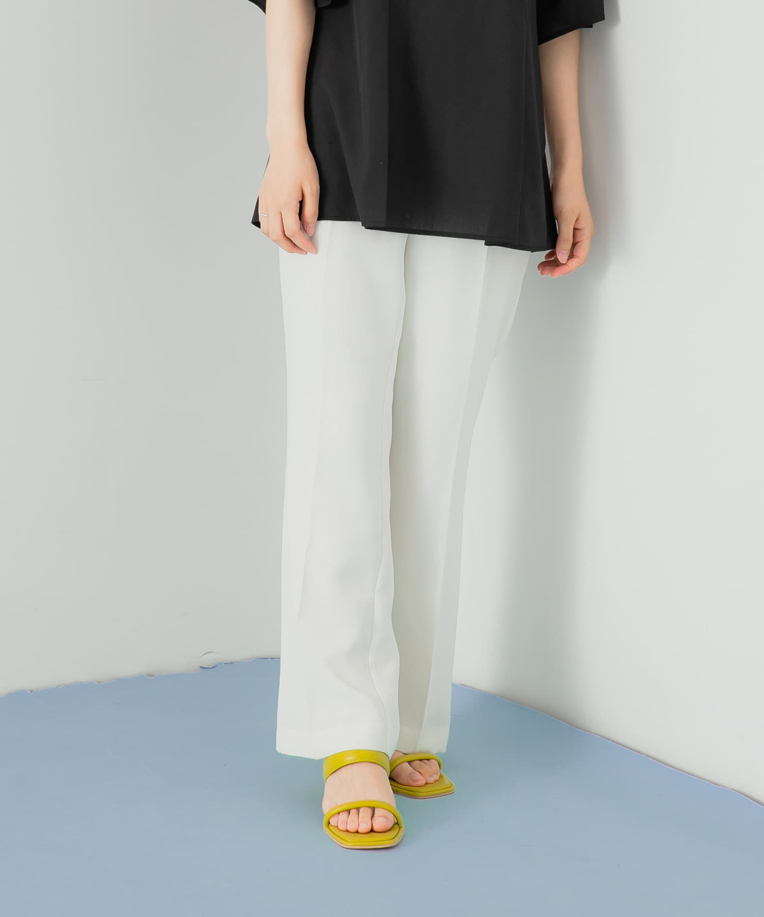 OFF WHITE
