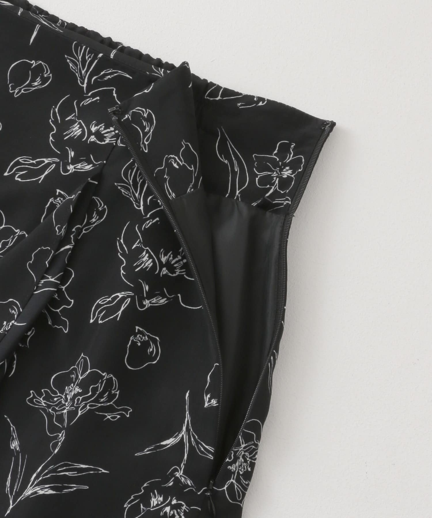 フラワープリントフリルスカート BLACK S