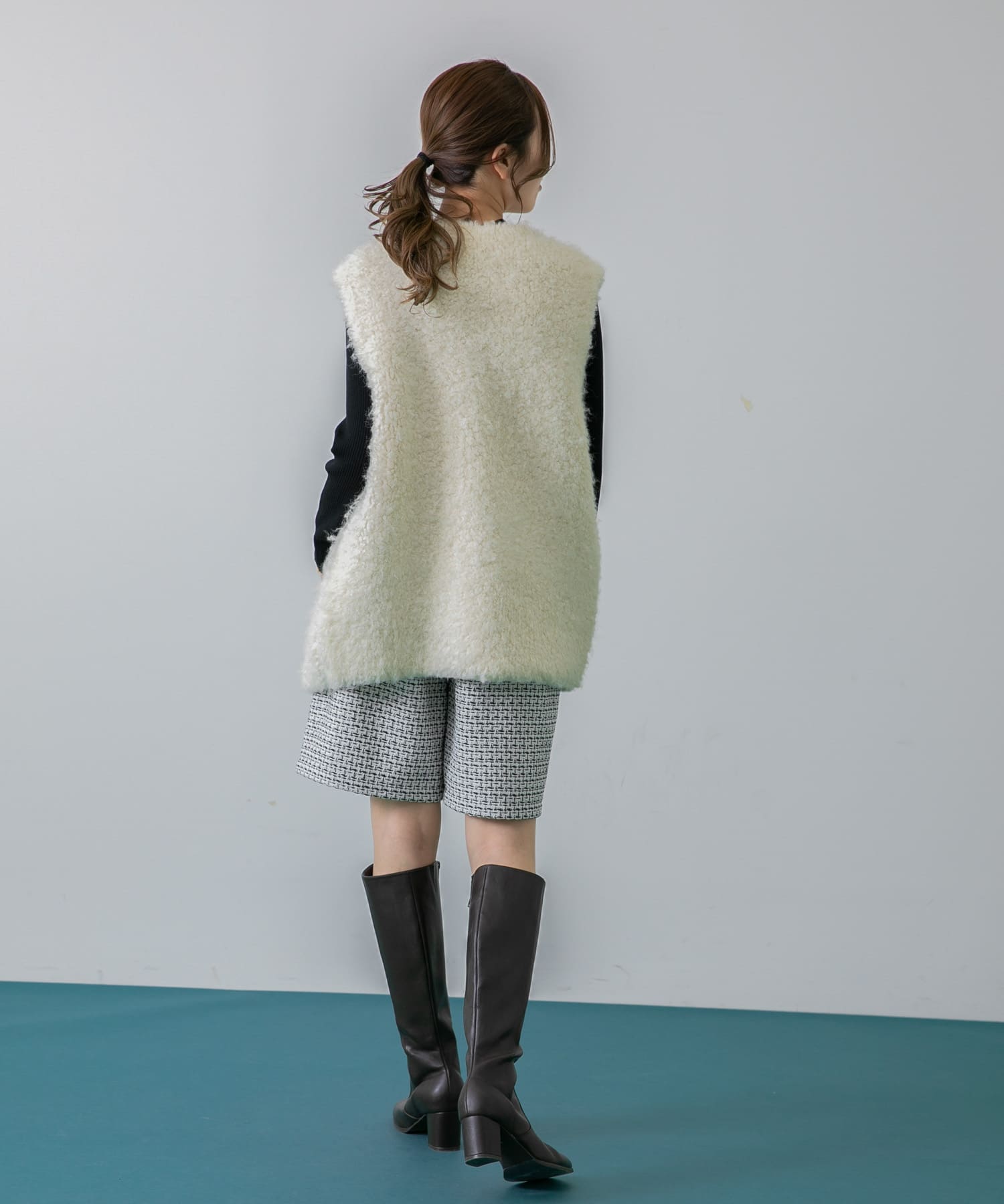 OFF WHITE