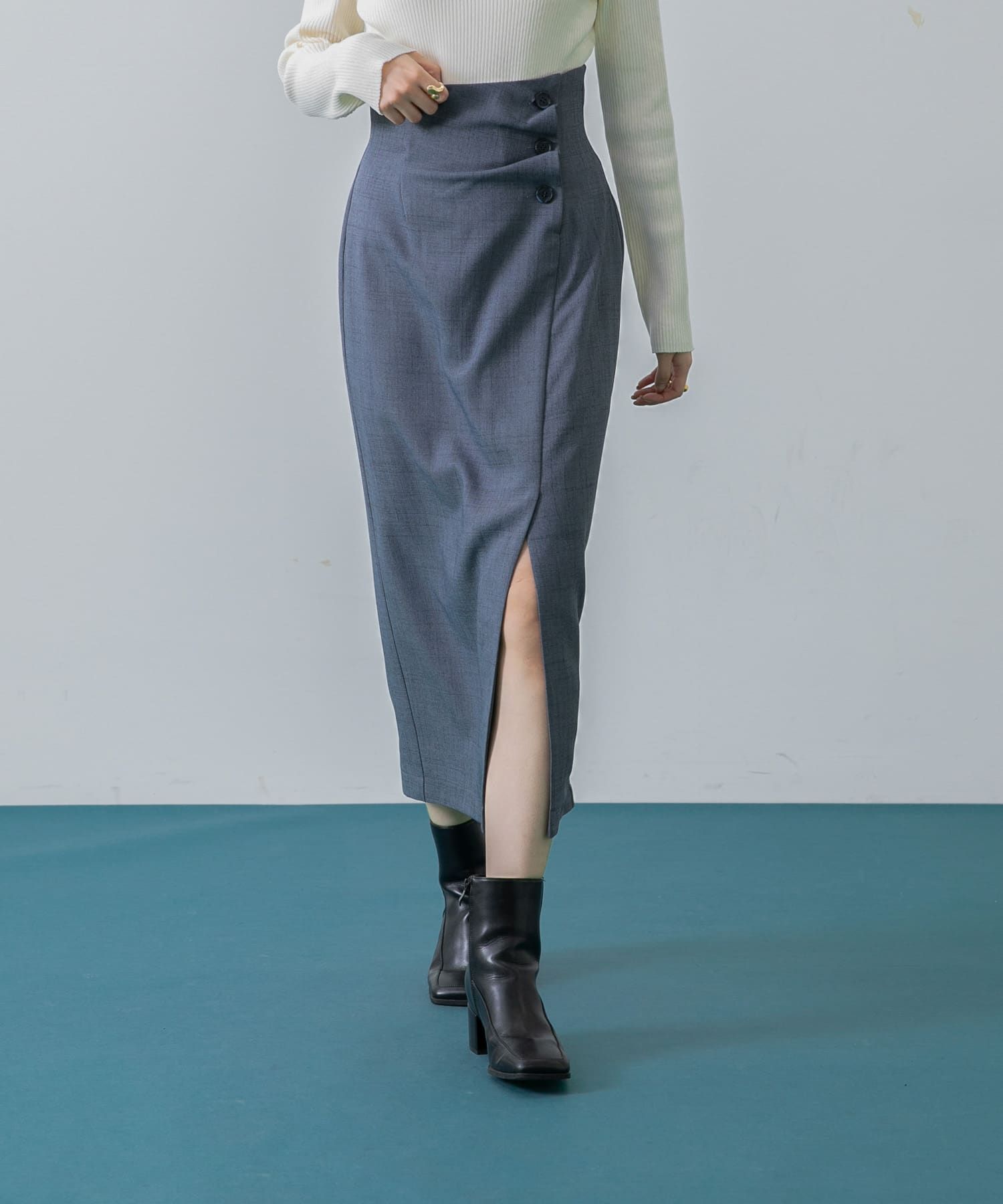 GRAY