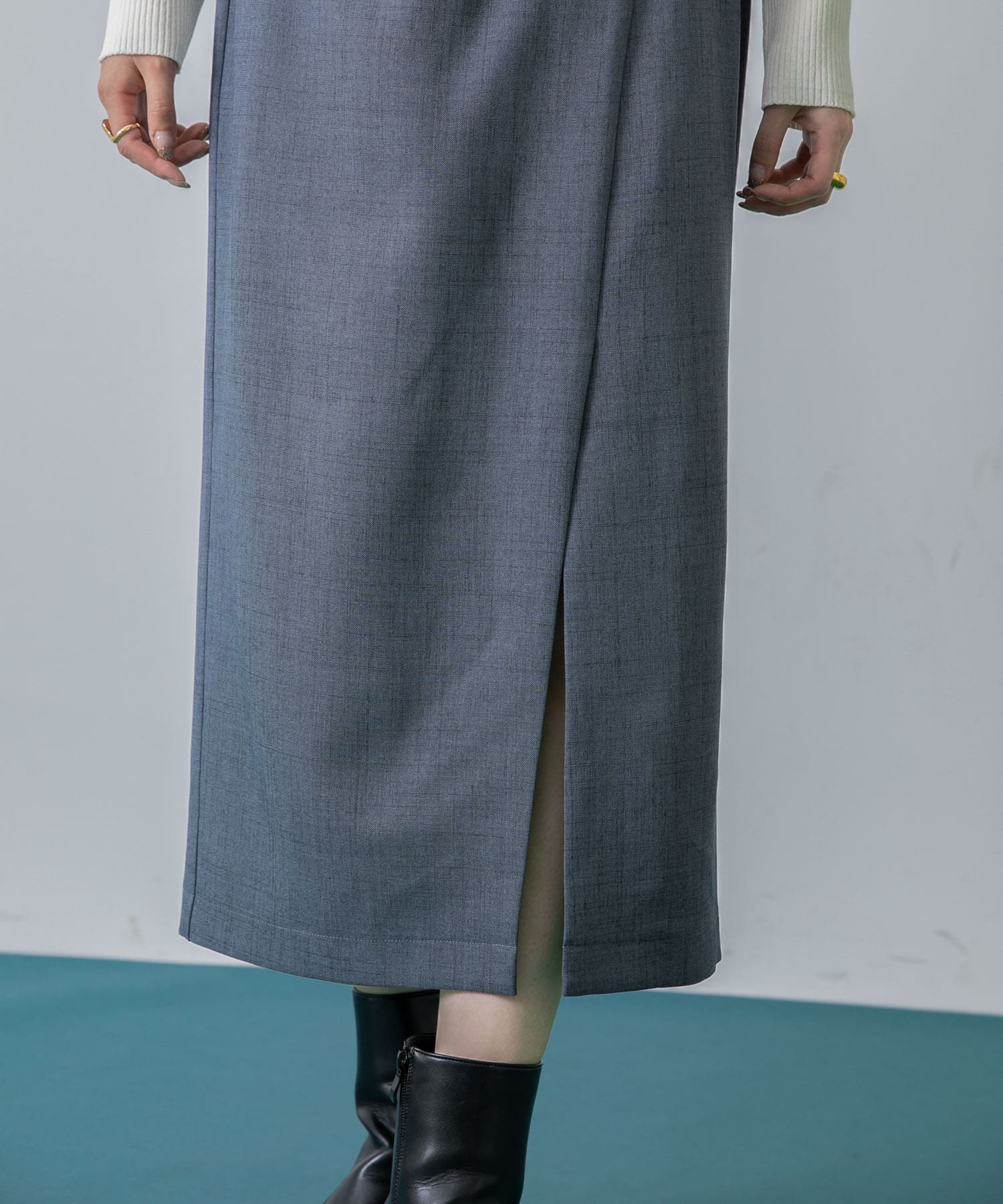 GRAY