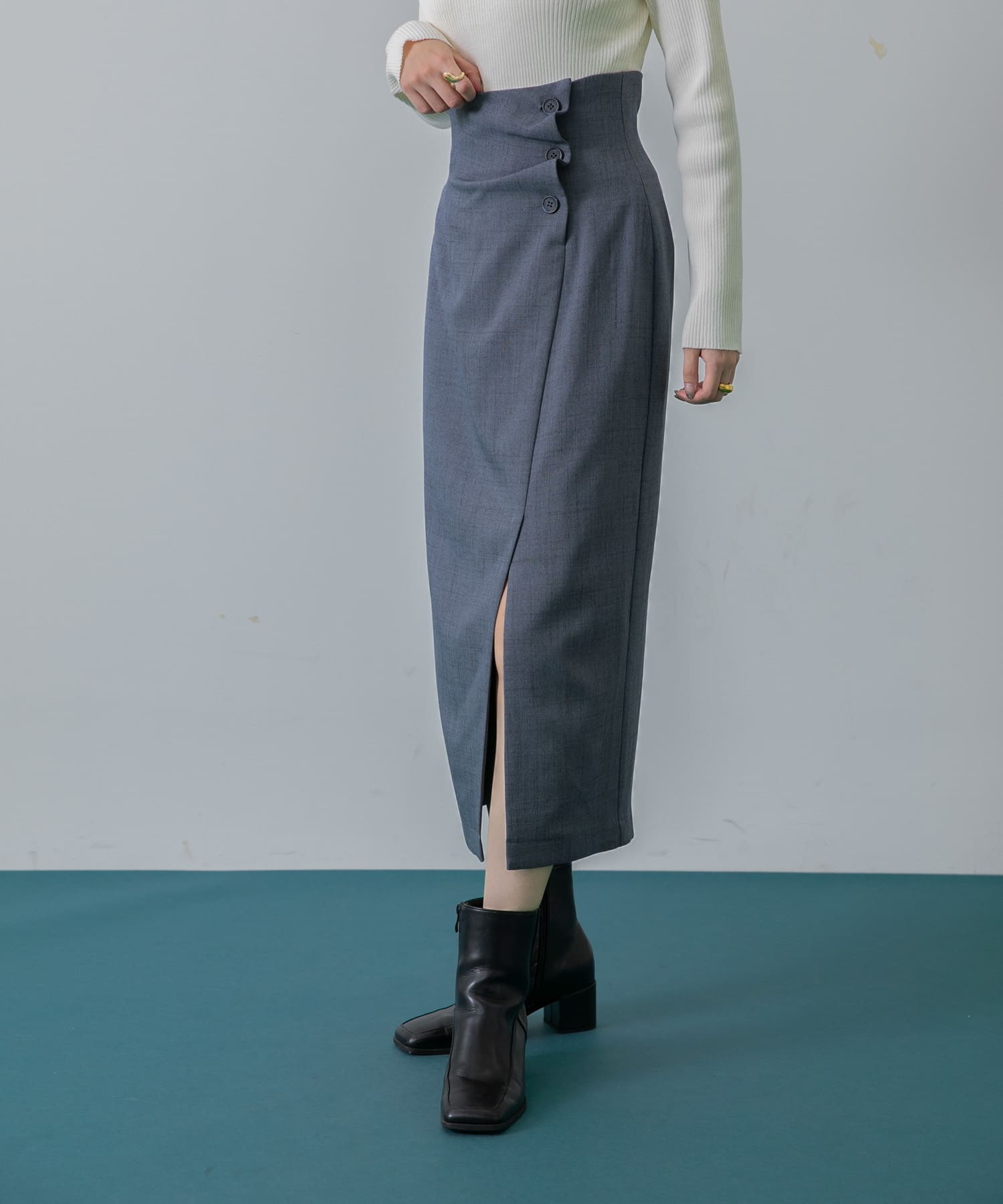 GRAY