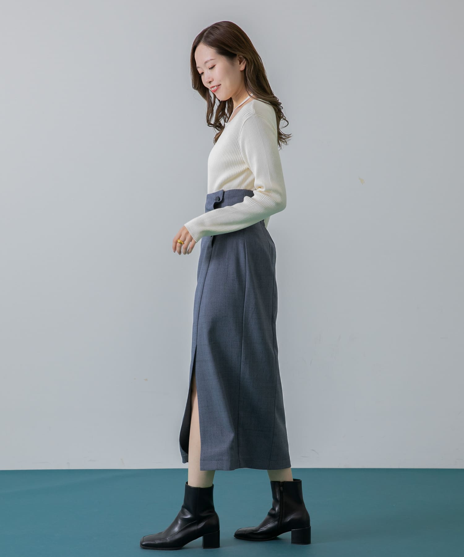 GRAY