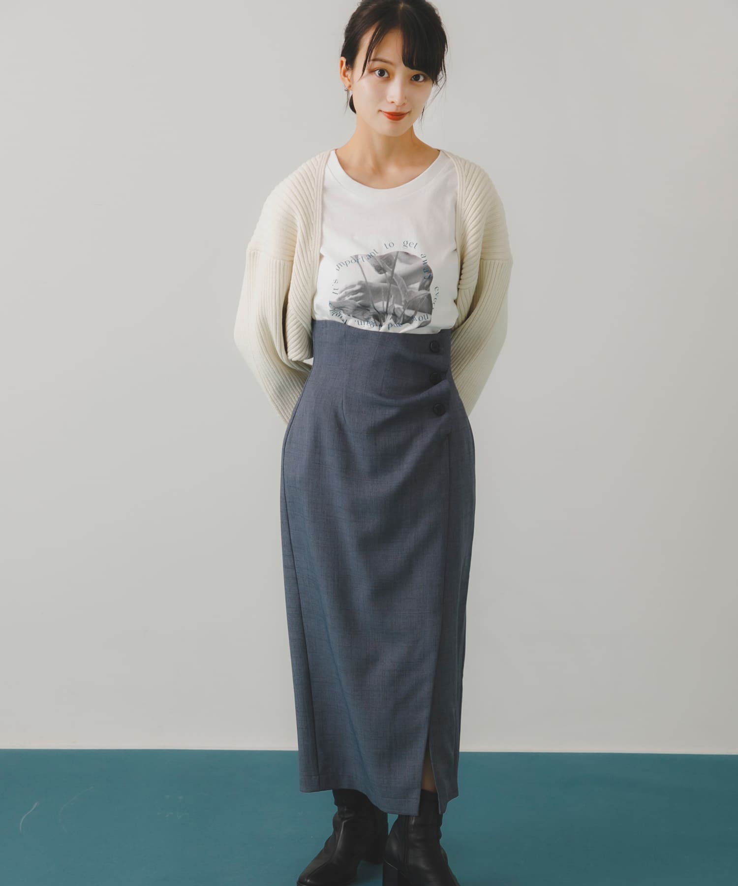 GRAY