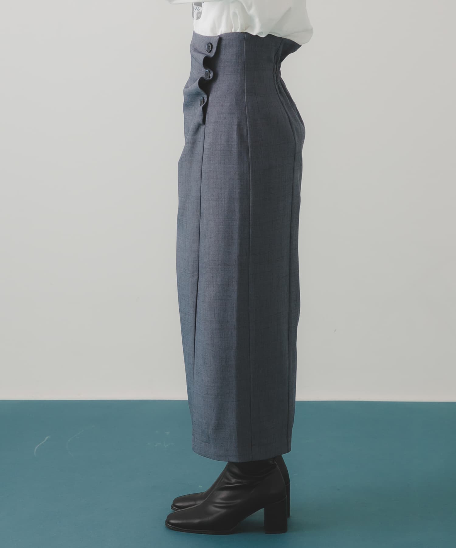 GRAY