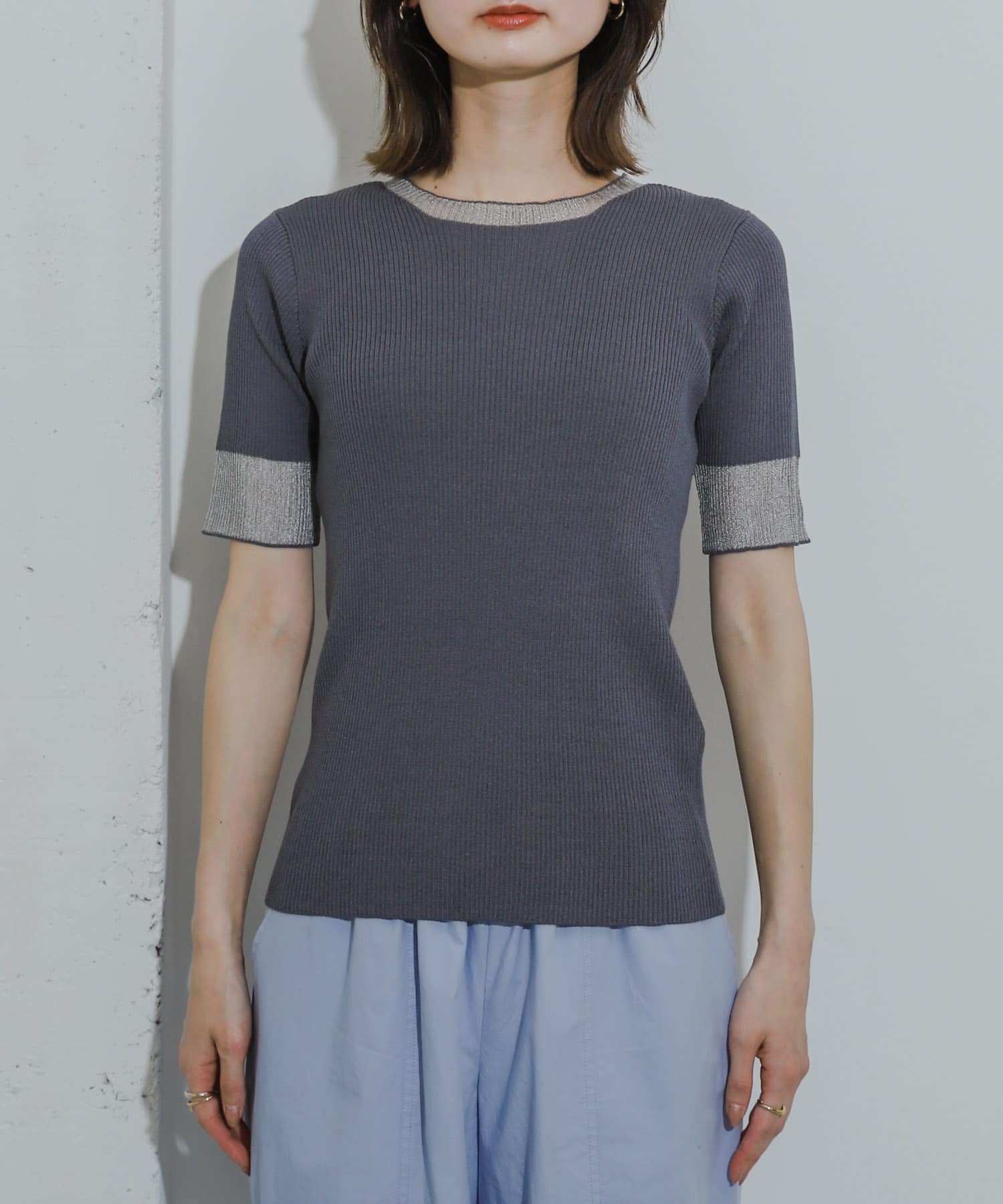 GRAY