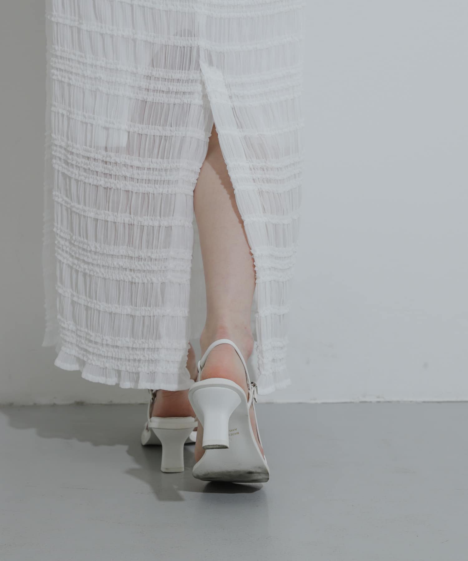 OFF WHITE