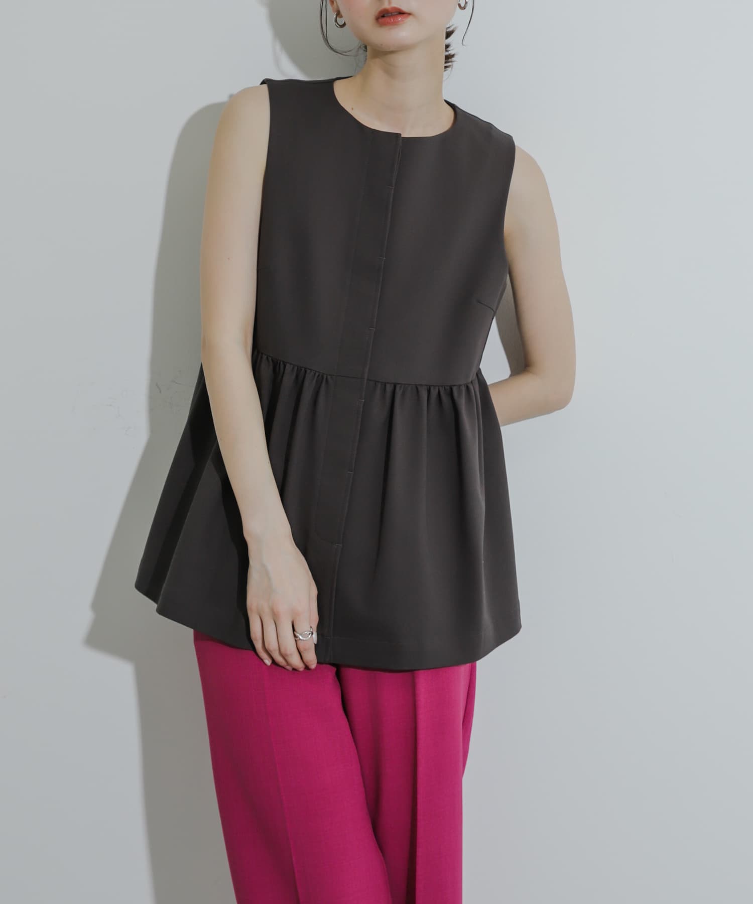 フリルペプラムジレ