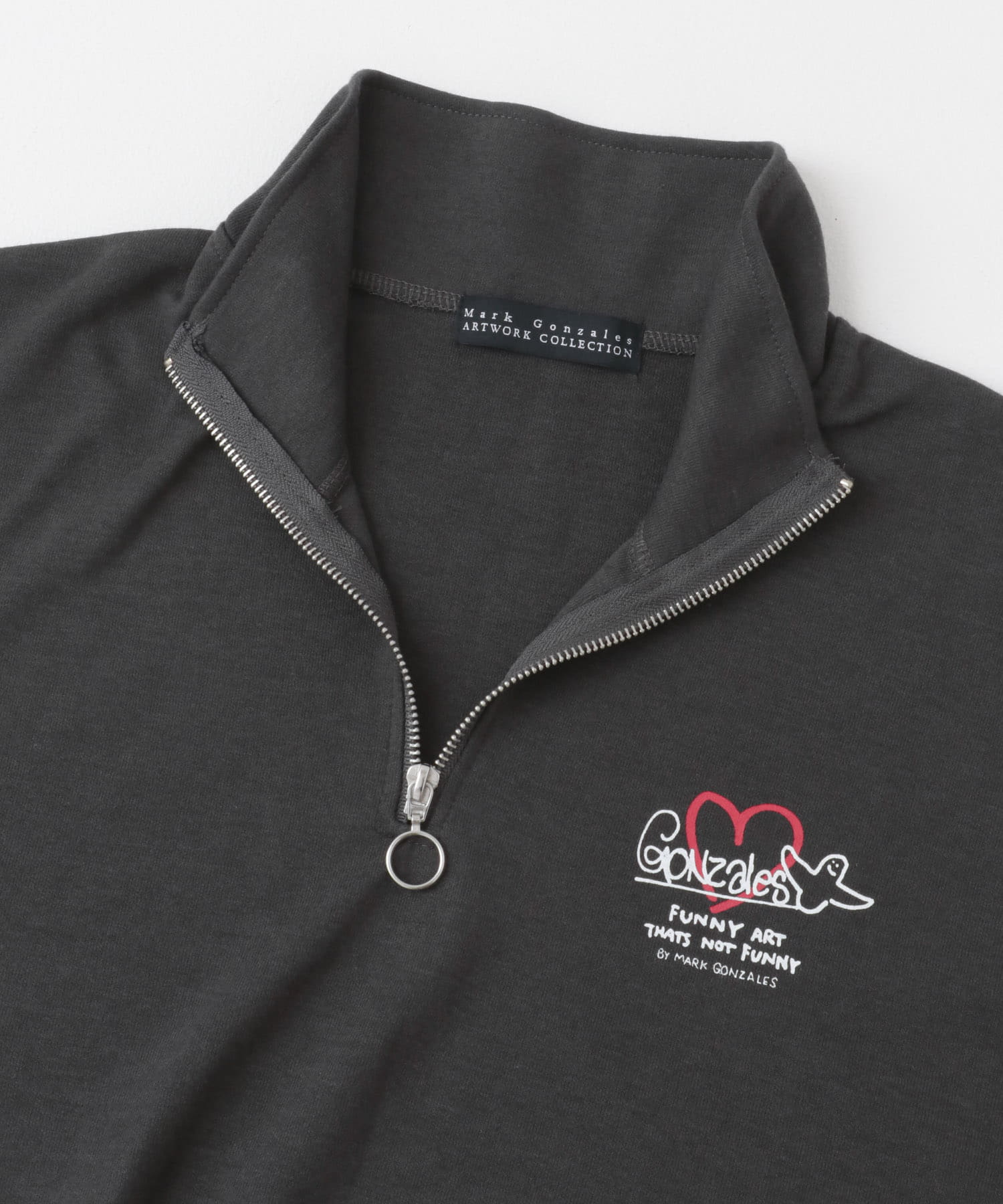 『WEB限定』Mark Gonzales　スタンドハーフZIPドローコードTシャツ CHARCOAL M