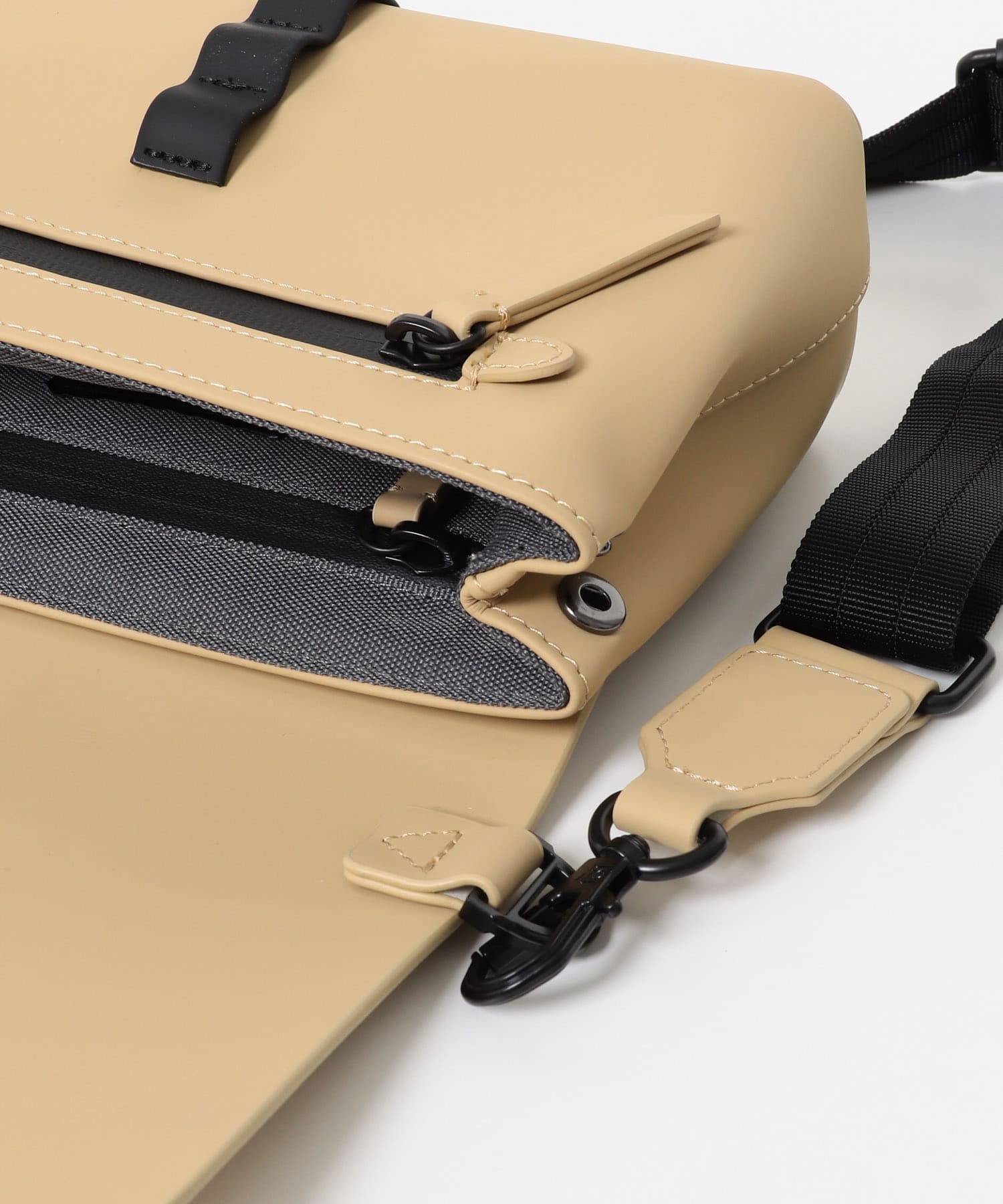 GASTON LUGA　Splash Crossbody Bag LATTE one