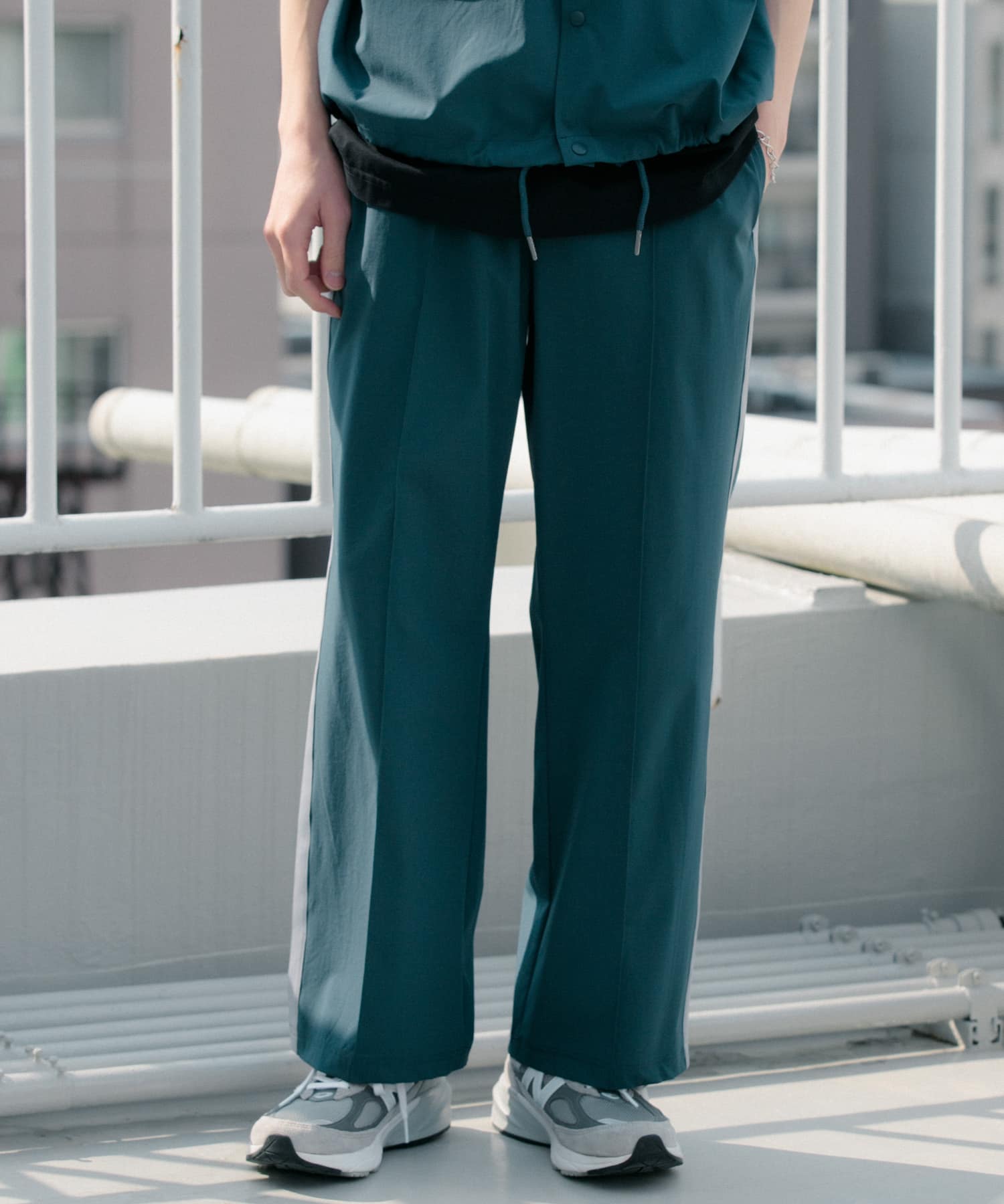 【Mサイズ】 ブリストル　4ウェイ ストレッチ サイド ライン パンツ Uiscel 4wayストレッチサイドラインパンツ(M BLUE): ボトム｜URBAN