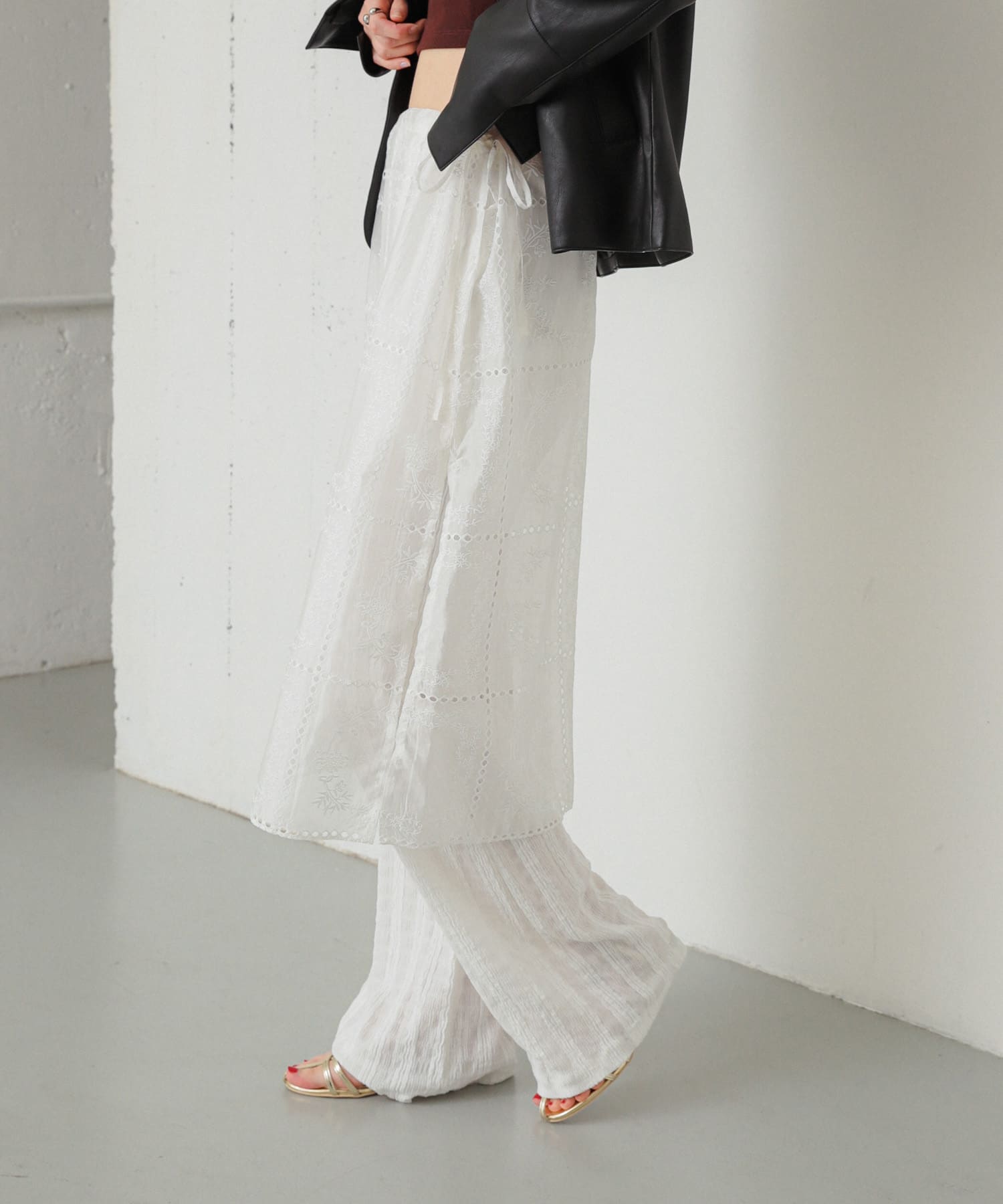 OFF WHITE