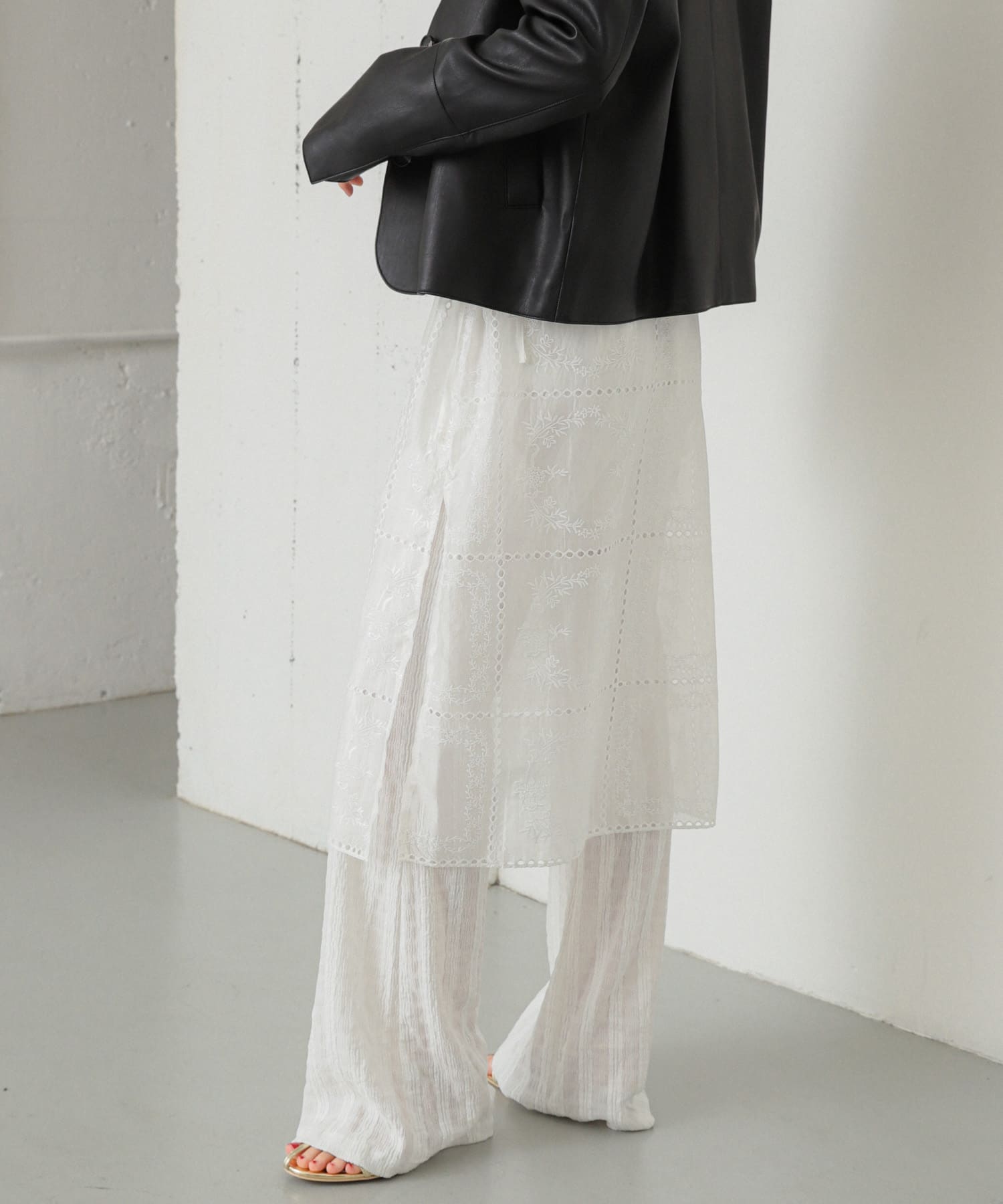 OFF WHITE