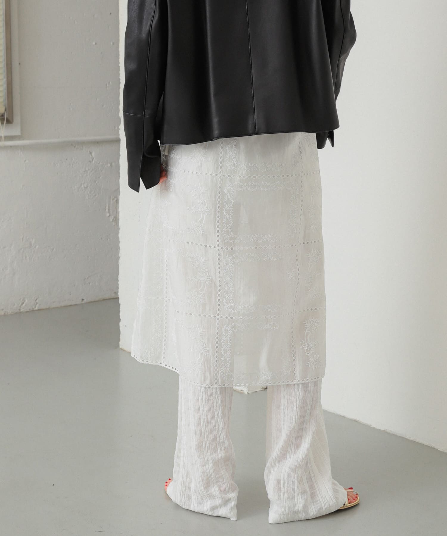 OFF WHITE