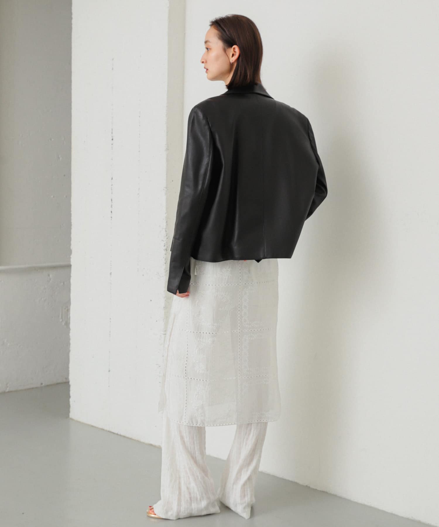 OFF WHITE