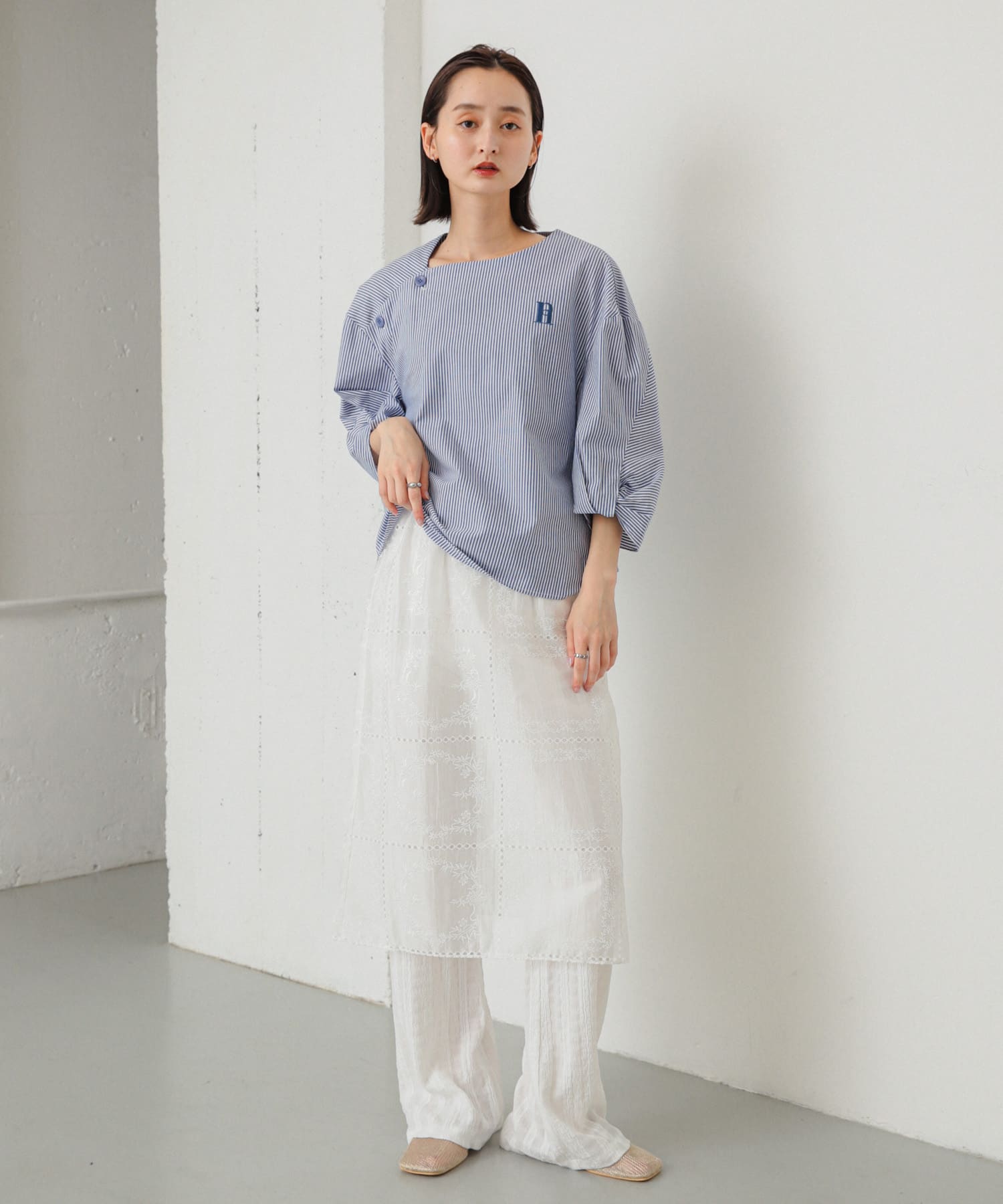 OFF WHITE
