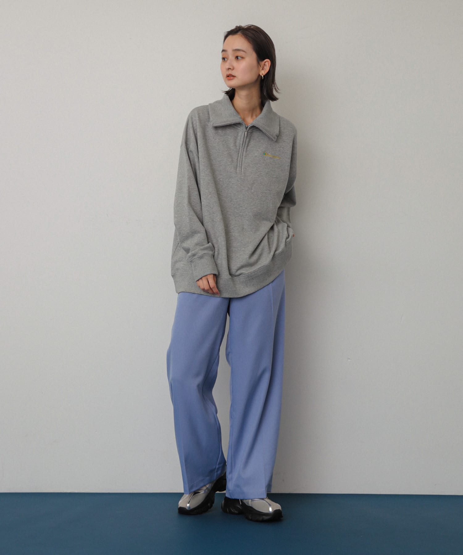 GRAY