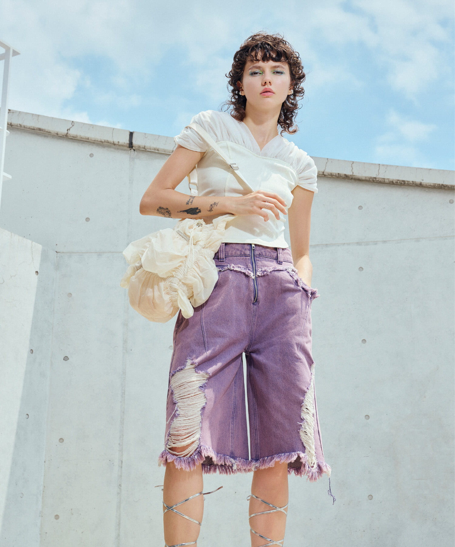 ANNA SUI NYC　シャーリングショルダーシアーバッグ WHITE one