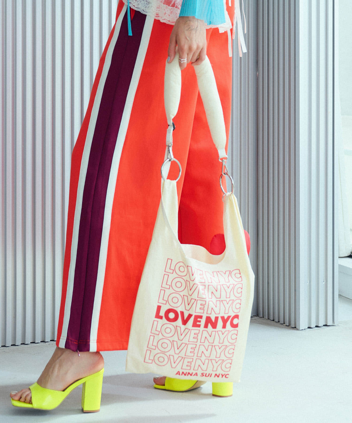 ANNA SUI NYC　LOVEショッピングバッグ WHITE one