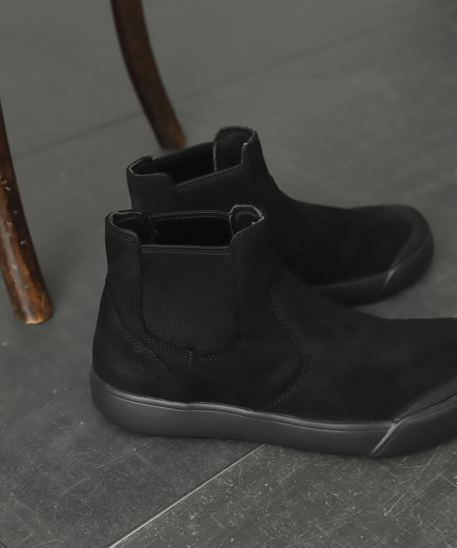 Uiscel　KEEN ELENA CHELSEA BLACK 23.5