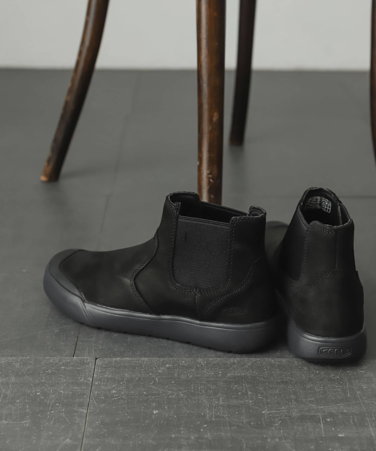 Uiscel　KEEN ELENA CHELSEA BLACK 23.5