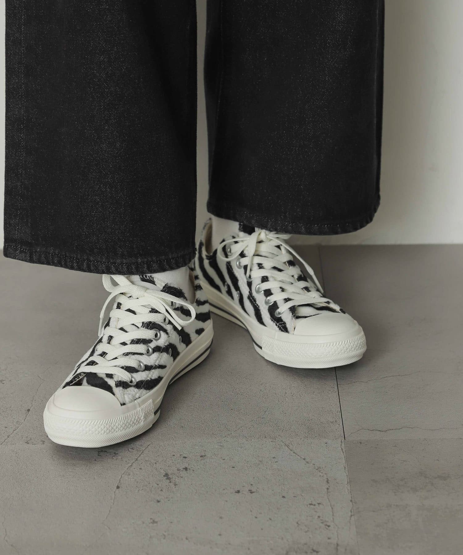 OFF WHITE