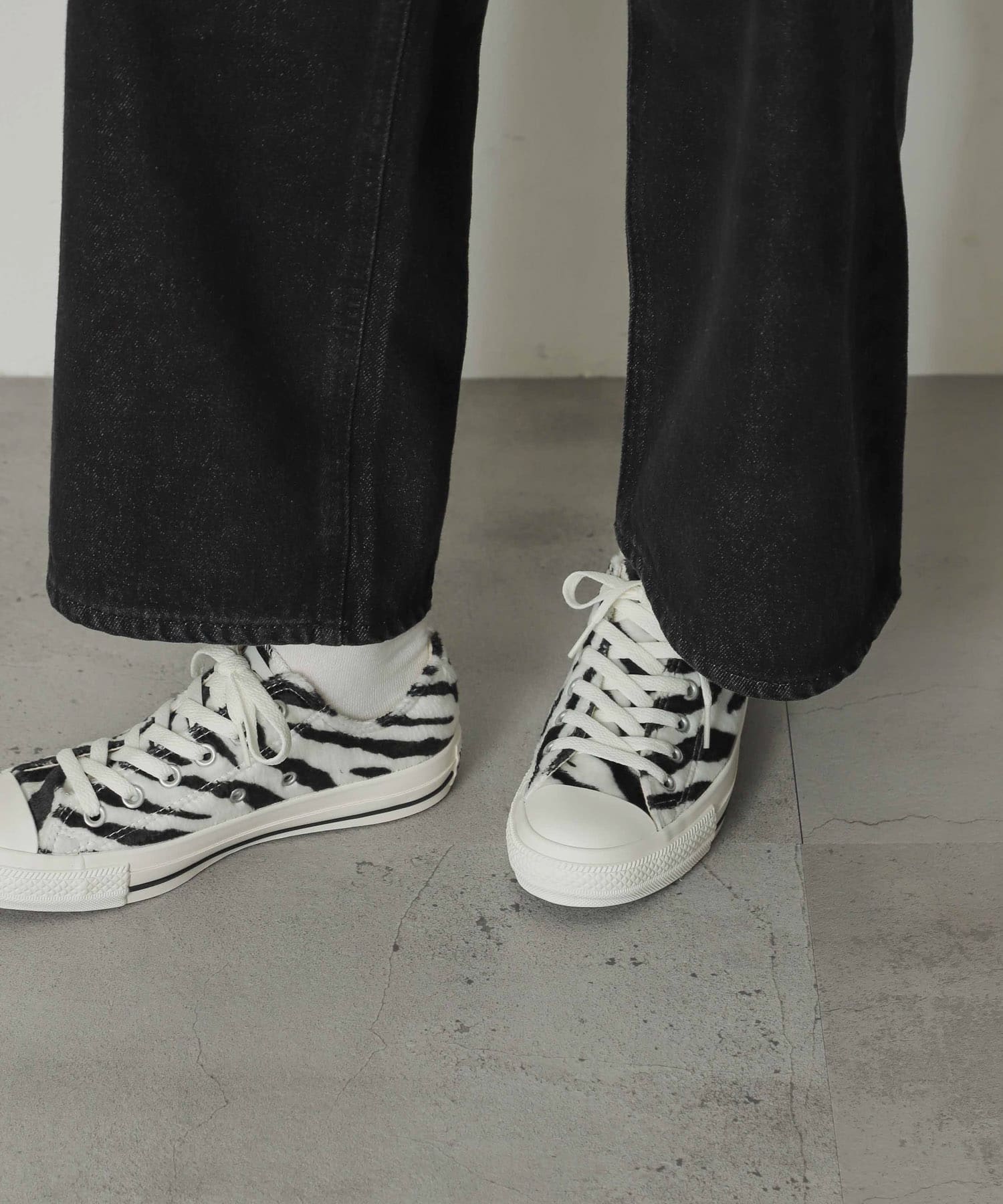 OFF WHITE