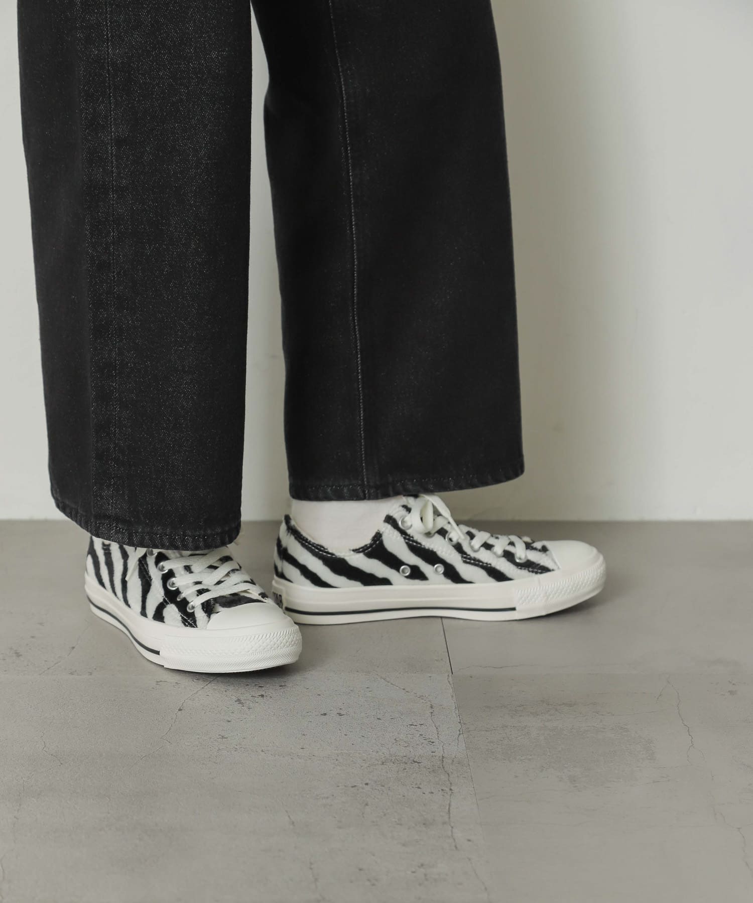 OFF WHITE