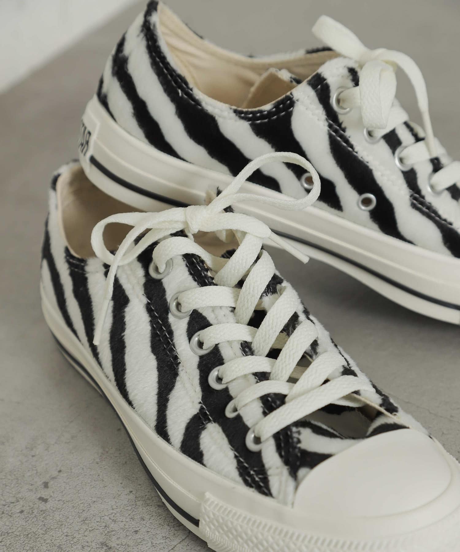 OFF WHITE